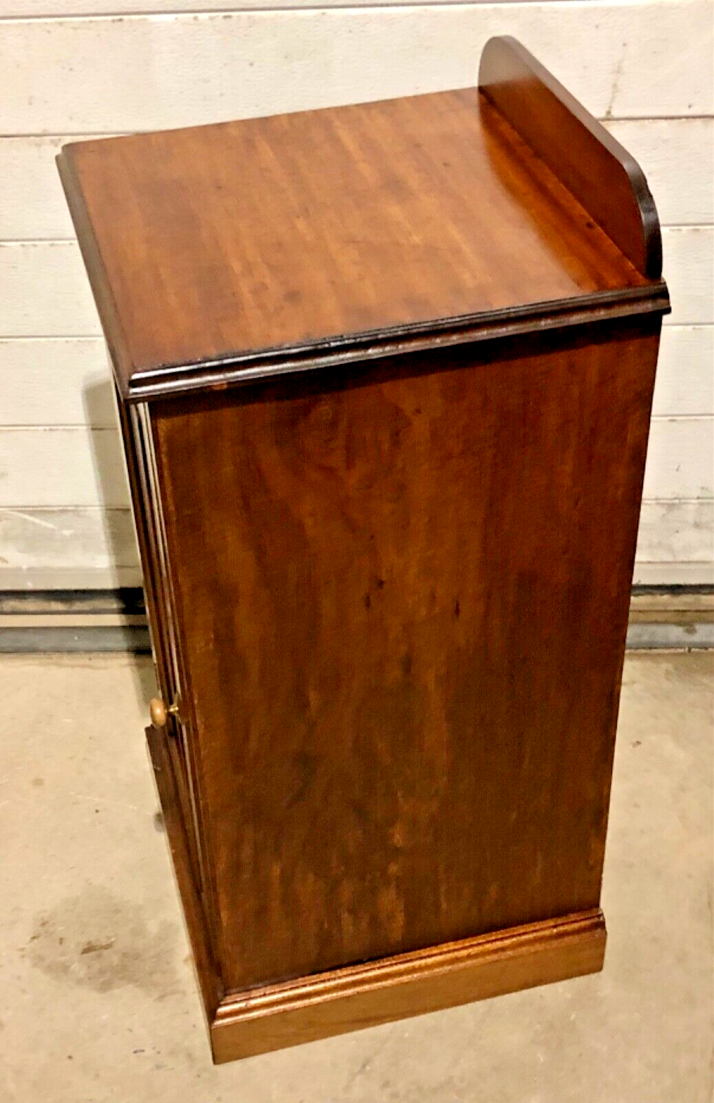 000803....Handsome Pair Of Vintage Mahogany Bedside Tables  ( sold )