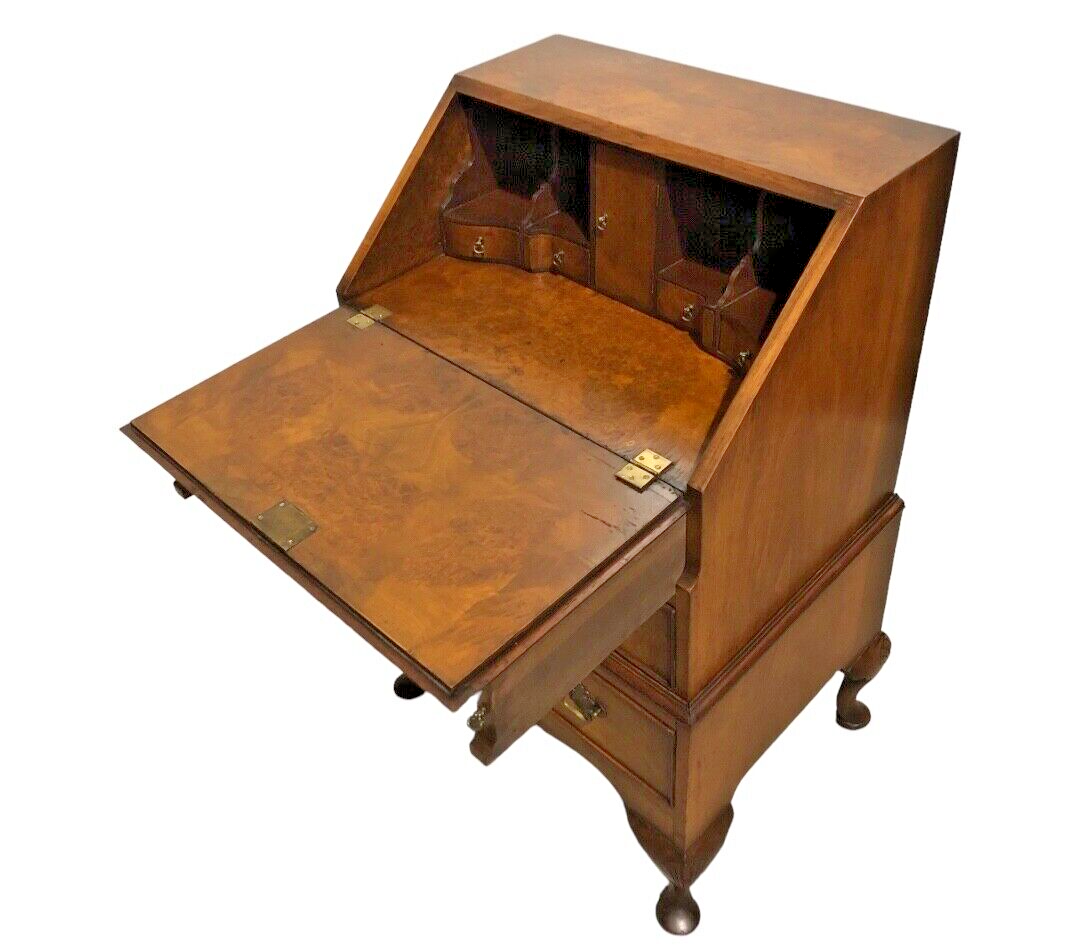 000810....Handsome Vintage Walnut Bureau / Writing Desk