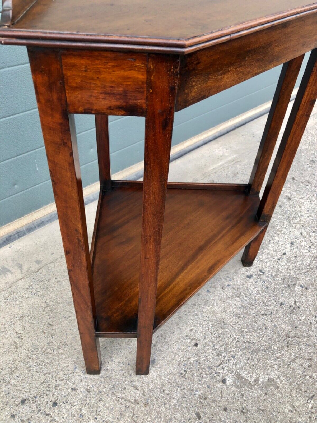 0008333....Arts And Crafts Mahogany Corner / Side Table