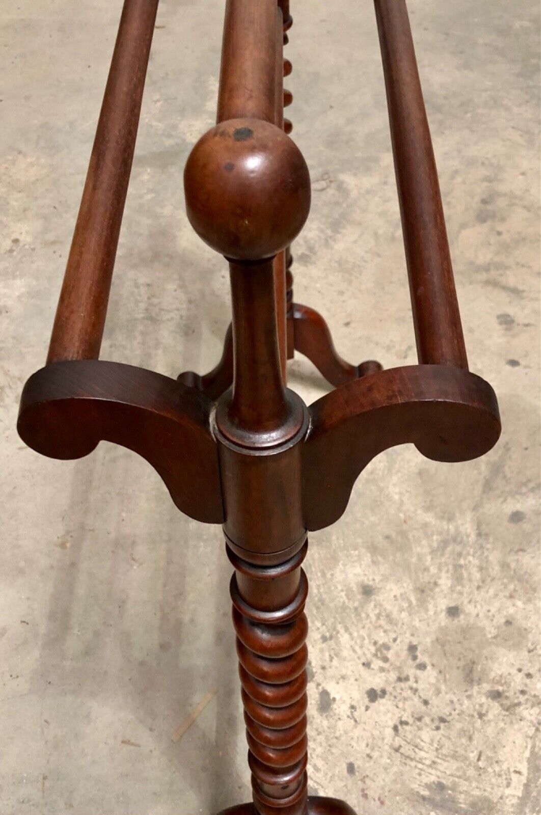 000822....Handsome Antique Mahogany Towel Rail