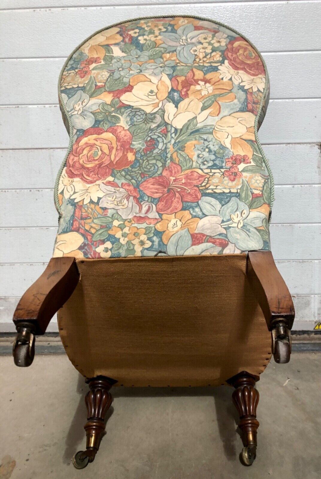 000846....Handsome Antique Bedroom / Nursing Chair