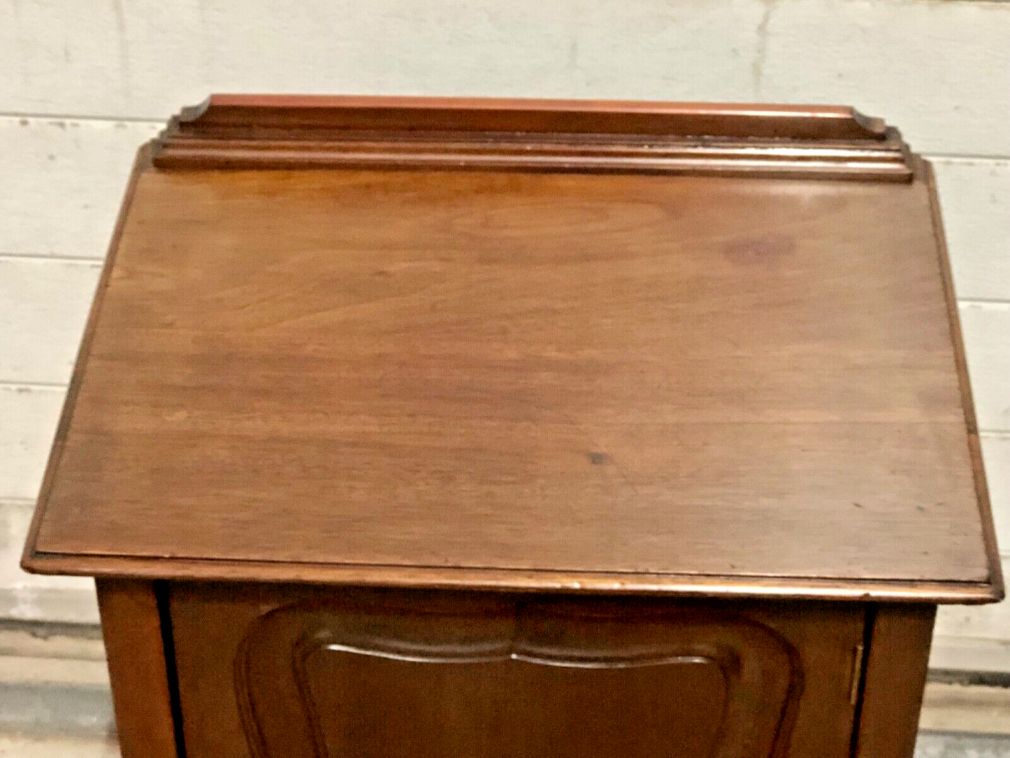 000830....Handsome Antique Mahogany Bedside Cabinet