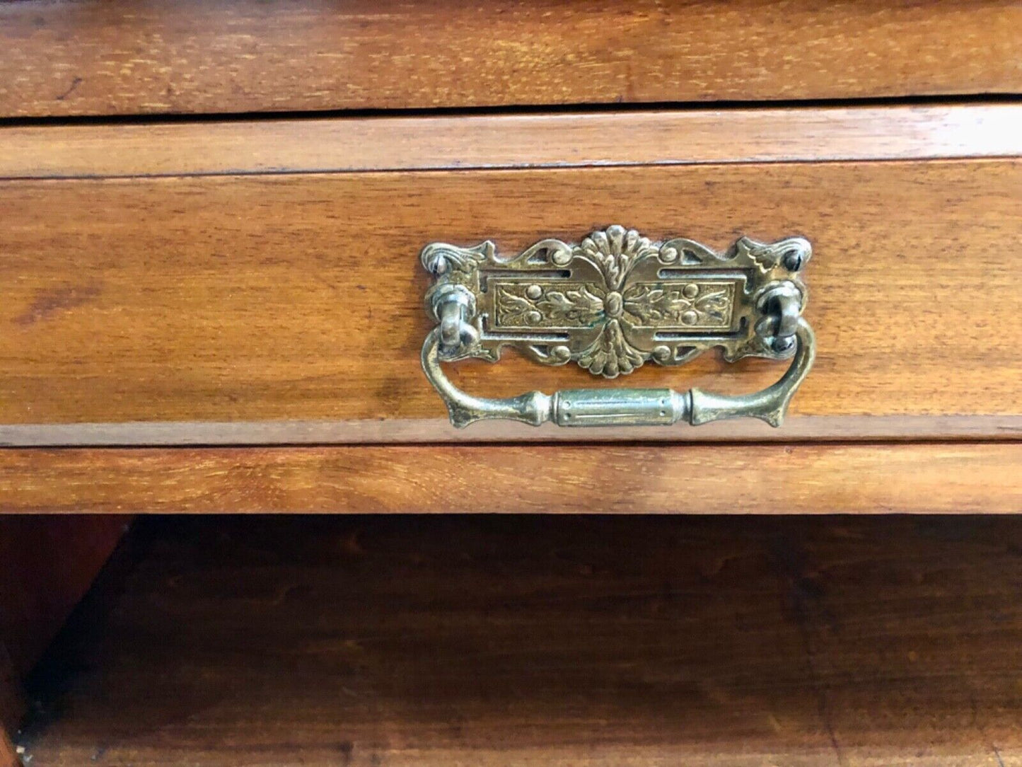 000829.....Handsome Edwardian Walnut Bookcase / Bookshelves