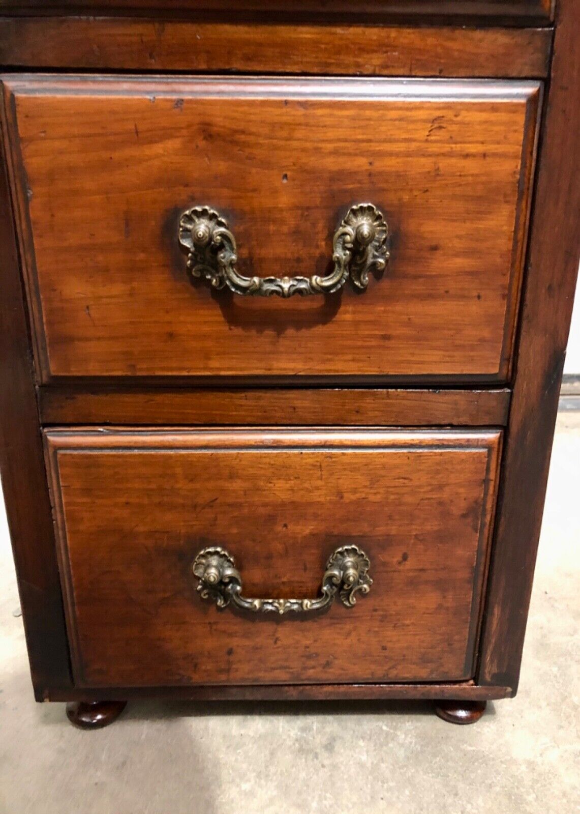 000821.....Handsome Antique Walnut Bedside Chest / Small Chest Of Drawers