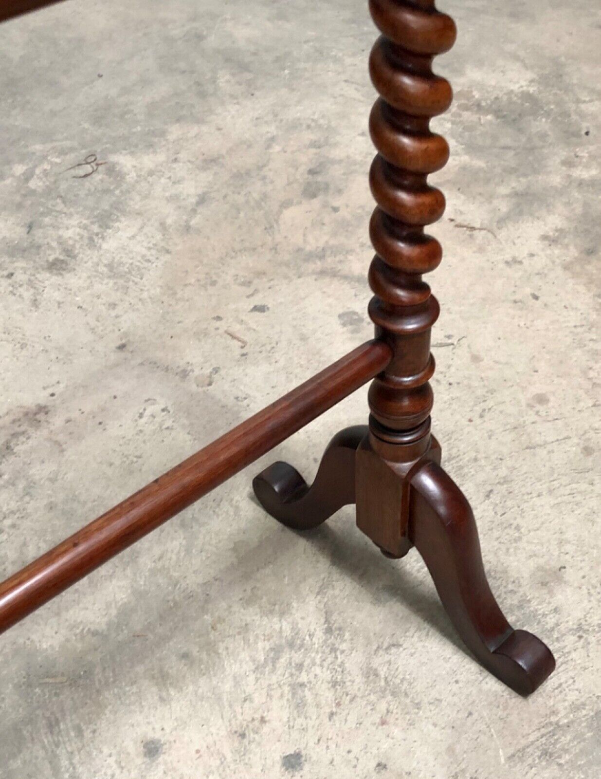 000822....Handsome Antique Mahogany Towel Rail