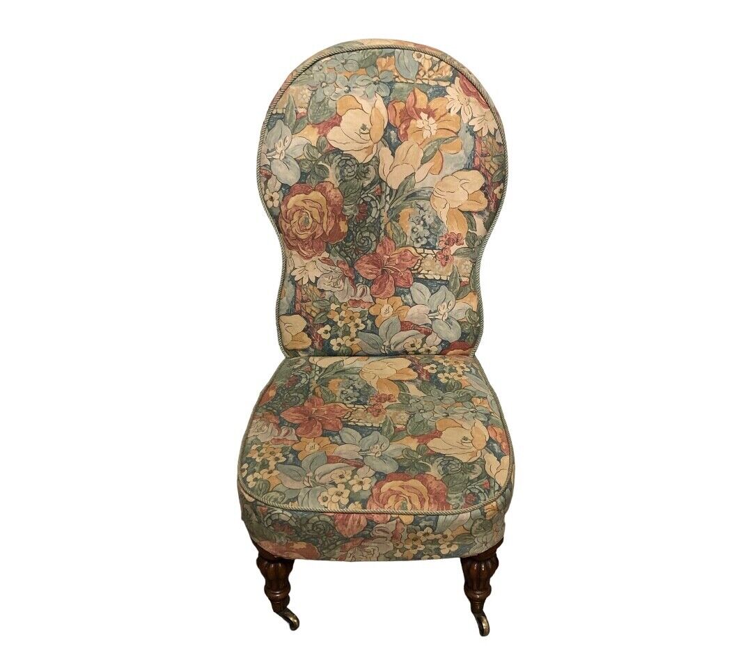 000846....Handsome Antique Bedroom / Nursing Chair