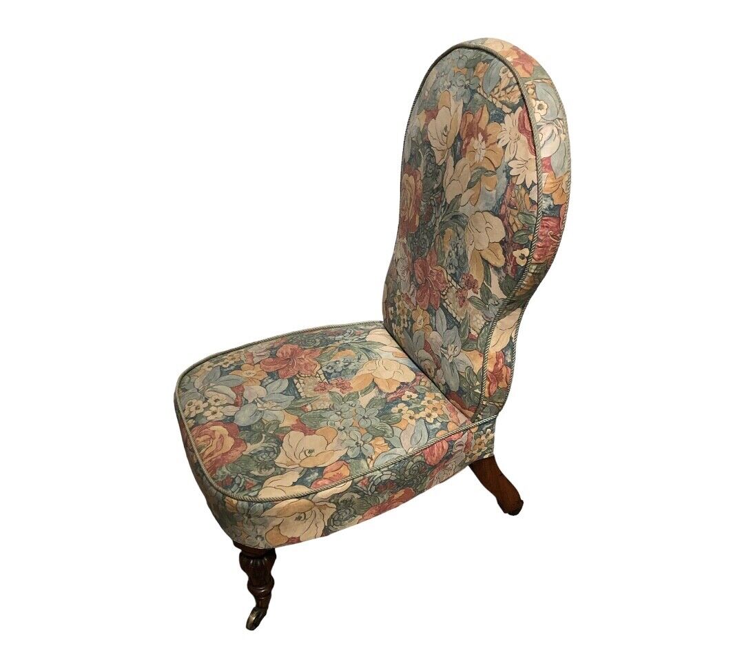 000846....Handsome Antique Bedroom / Nursing Chair