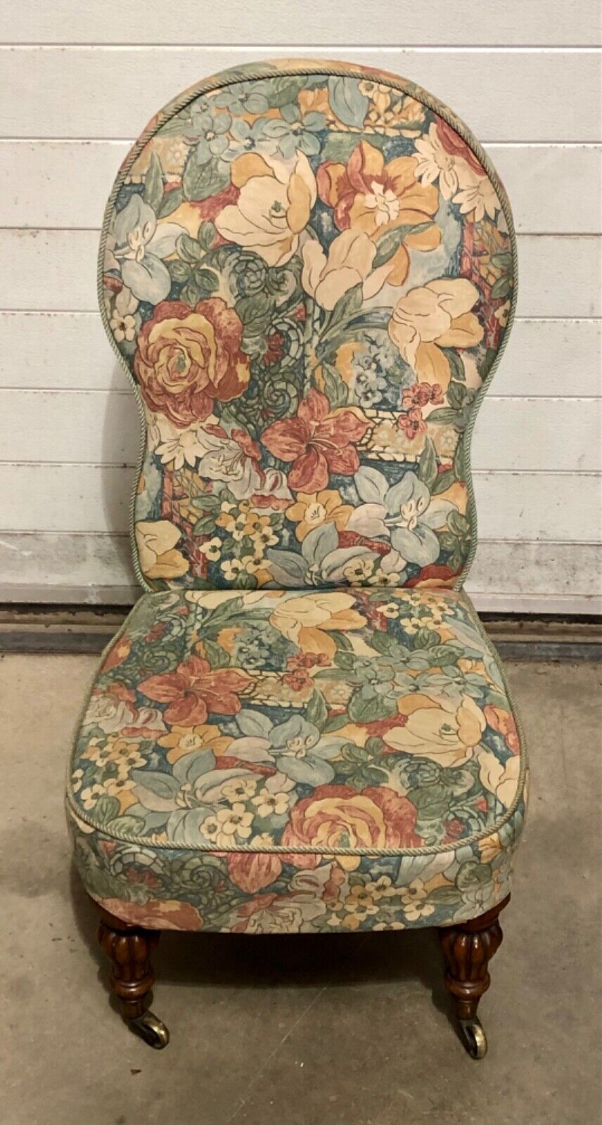 000846....Handsome Antique Bedroom / Nursing Chair