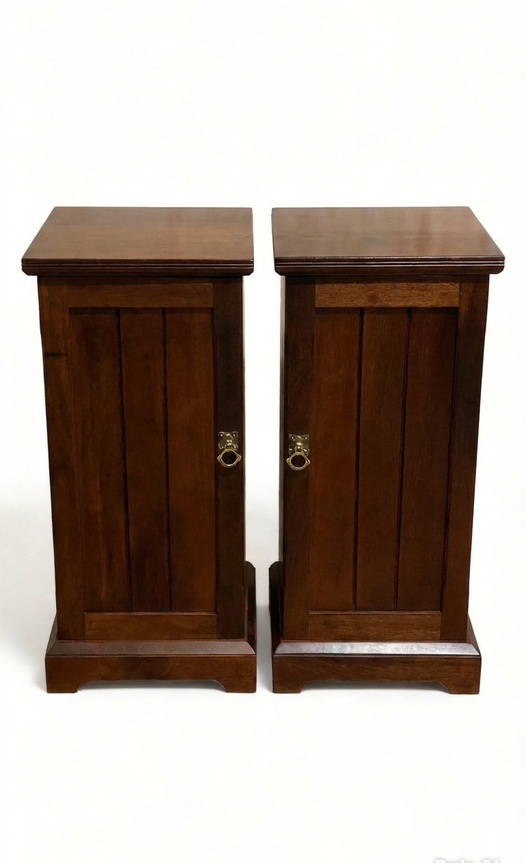 000542....Handsome Pair Of Edwardian Walnut Bedside Tables Or Nightstands ( sold )