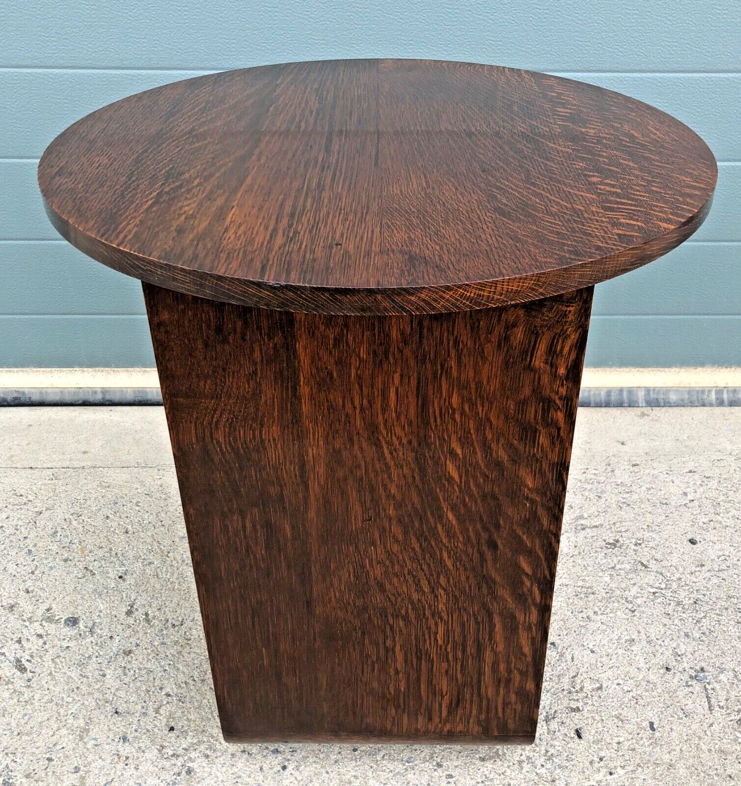 000816....Handsome Art Deco Solid Oak Coffee Table