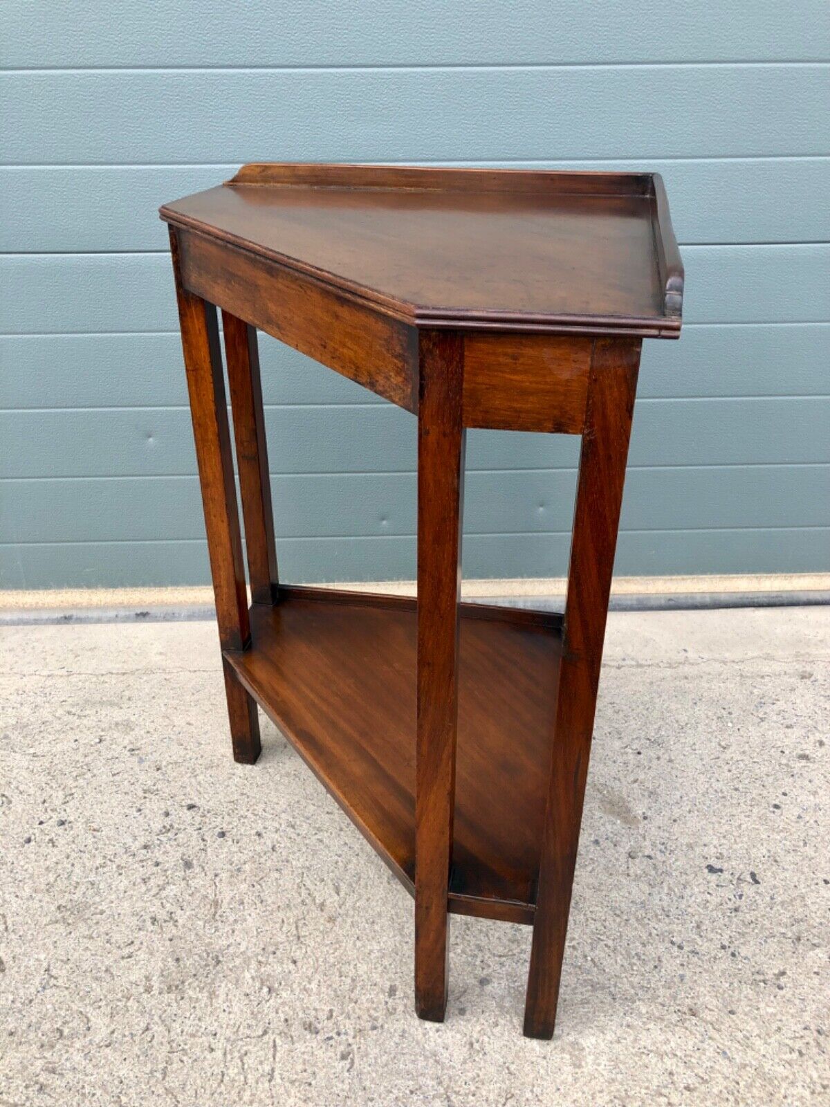 0008333....Arts And Crafts Mahogany Corner / Side Table