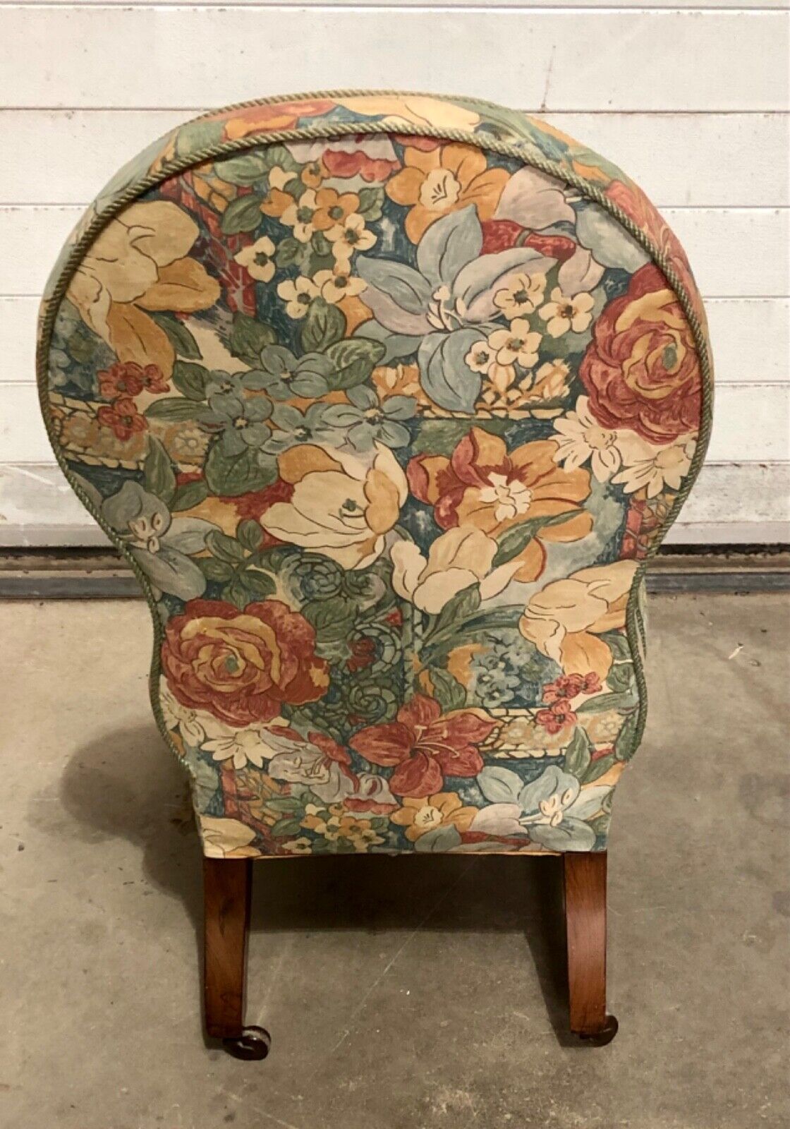 000846....Handsome Antique Bedroom / Nursing Chair