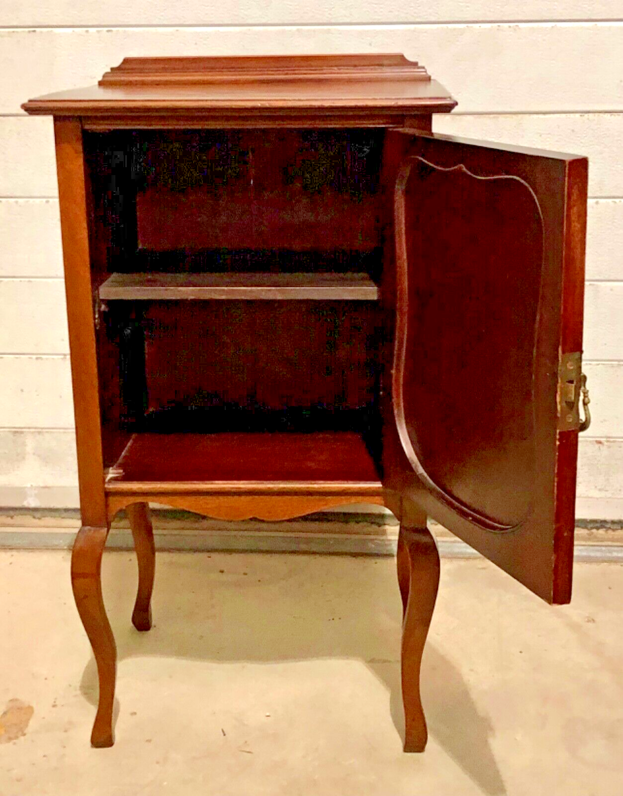 000830....Handsome Antique Mahogany Bedside Cabinet