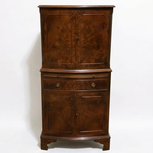 000538....Handsome Vintage Drinks Cabinet