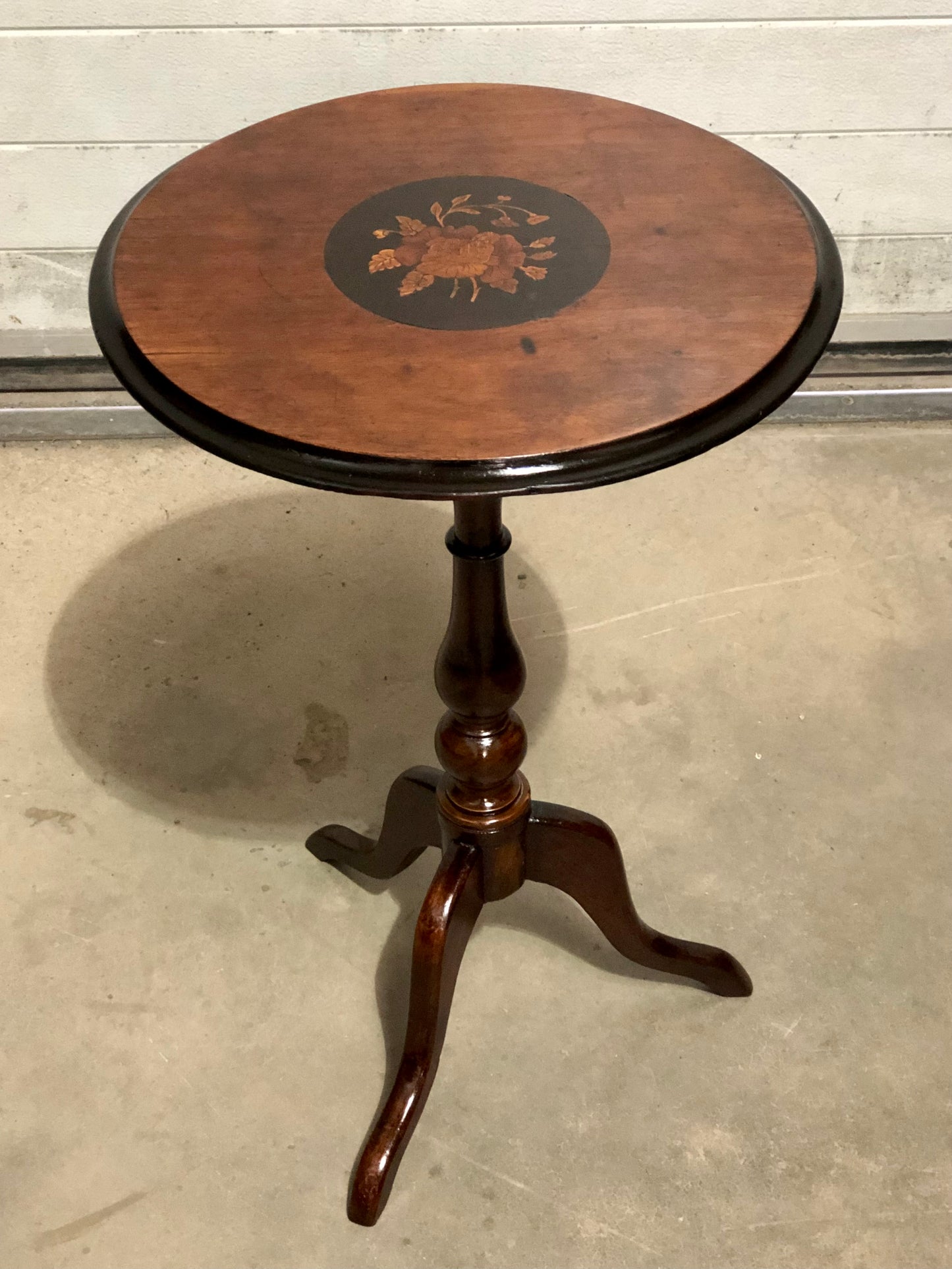 000727....Handsome Antique Inlaid Mahogany Occasional / Wine Table