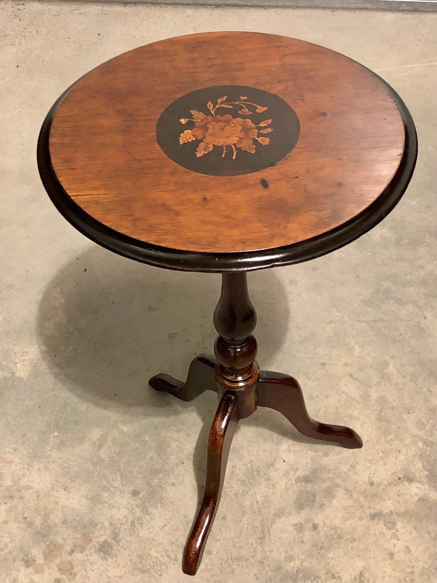 000727....Handsome Antique Inlaid Mahogany Occasional / Wine Table