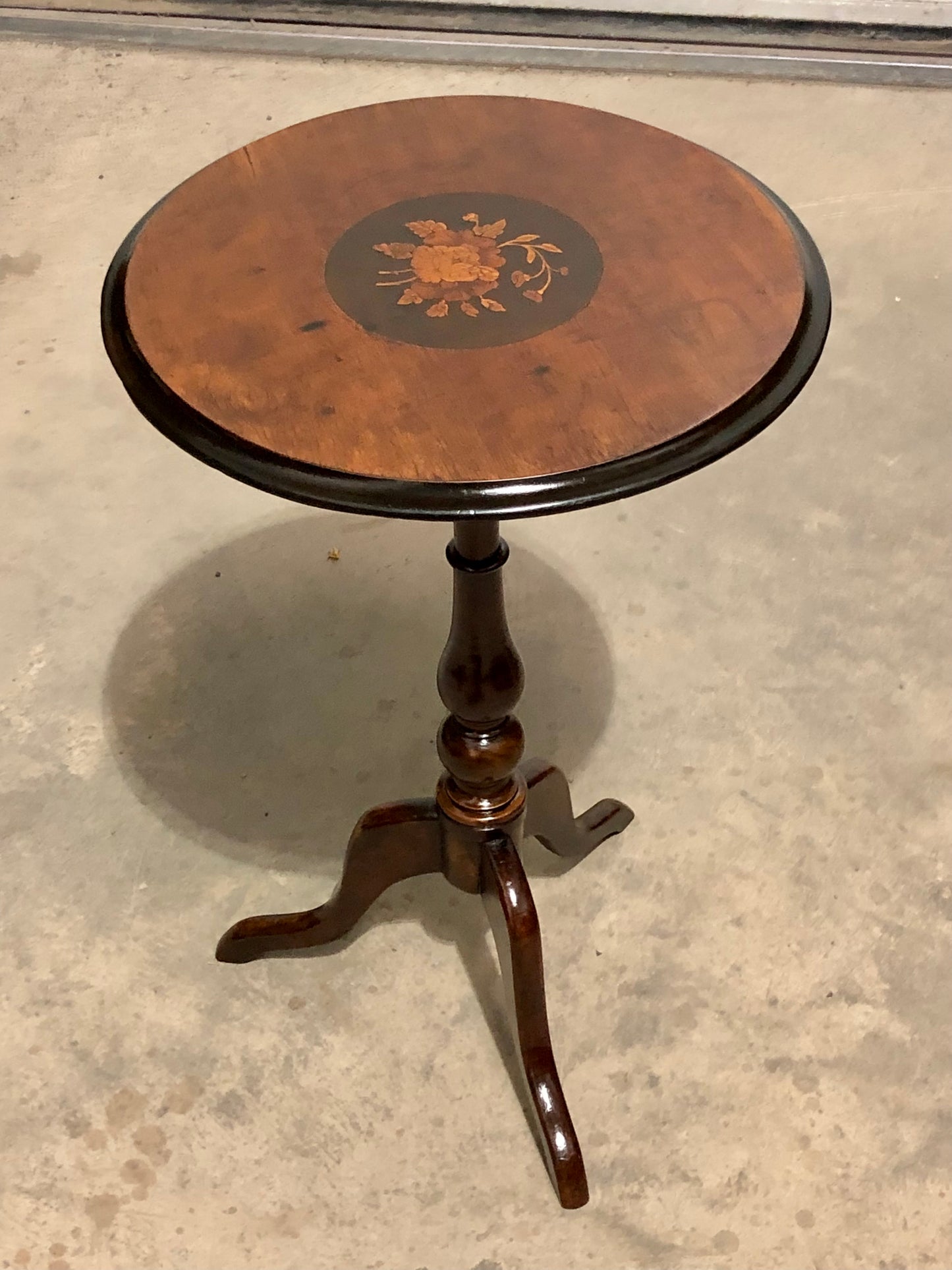 000727....Handsome Antique Inlaid Mahogany Occasional / Wine Table