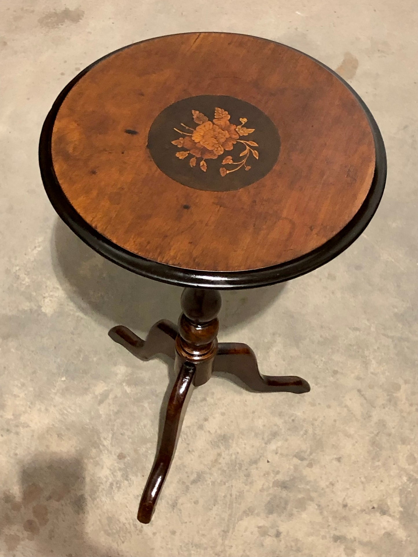 000727....Handsome Antique Inlaid Mahogany Occasional / Wine Table