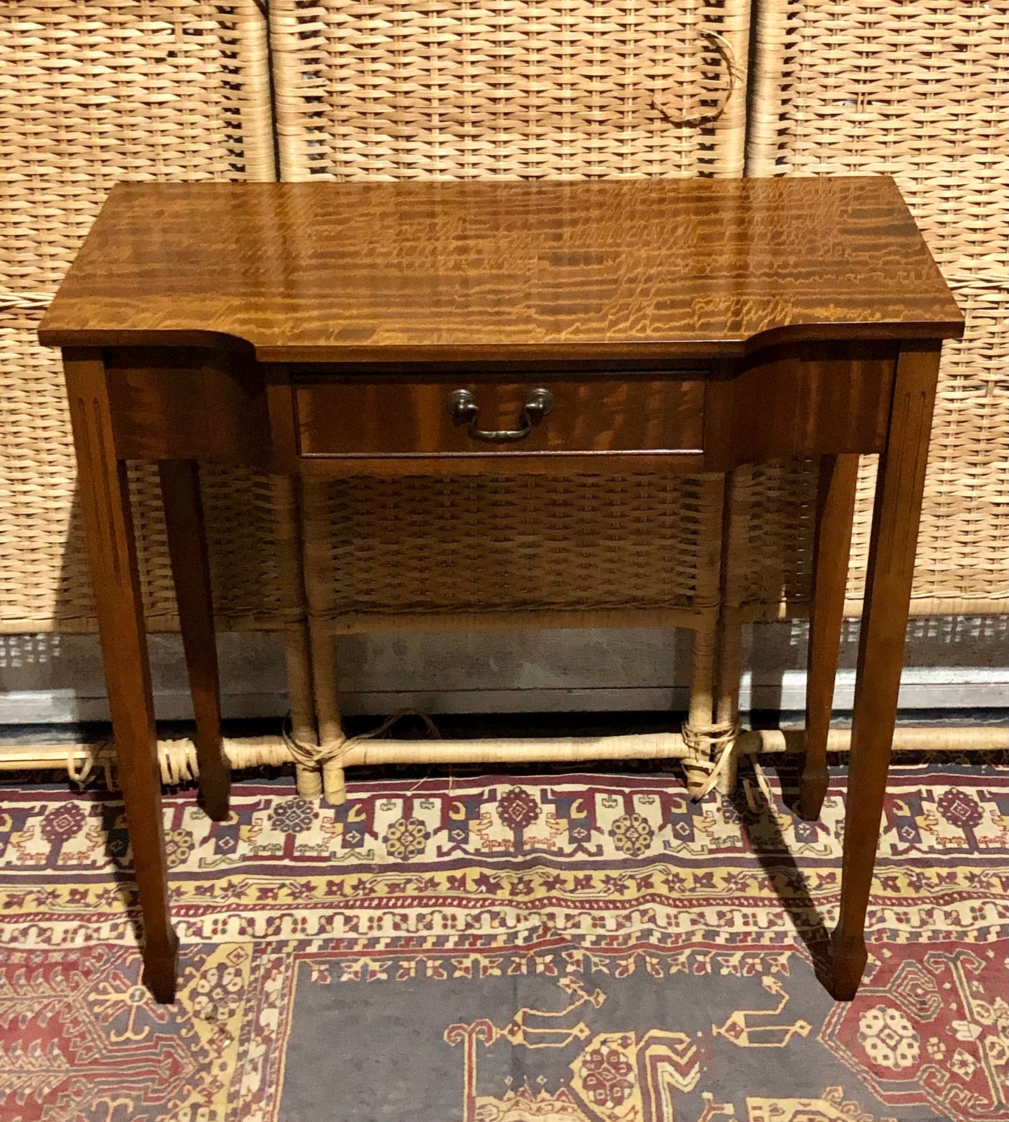 000561....Handsome Vintage Mahogany Side Or Hall Table