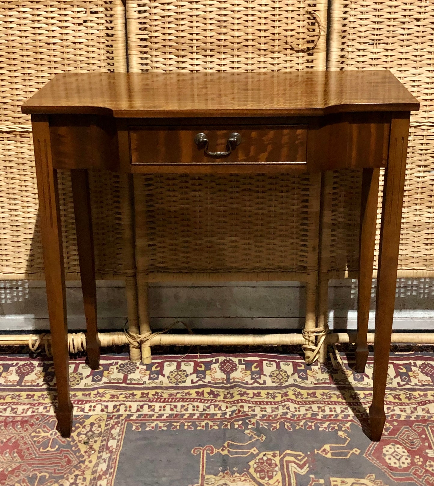 000561....Handsome Vintage Mahogany Side Or Hall Table