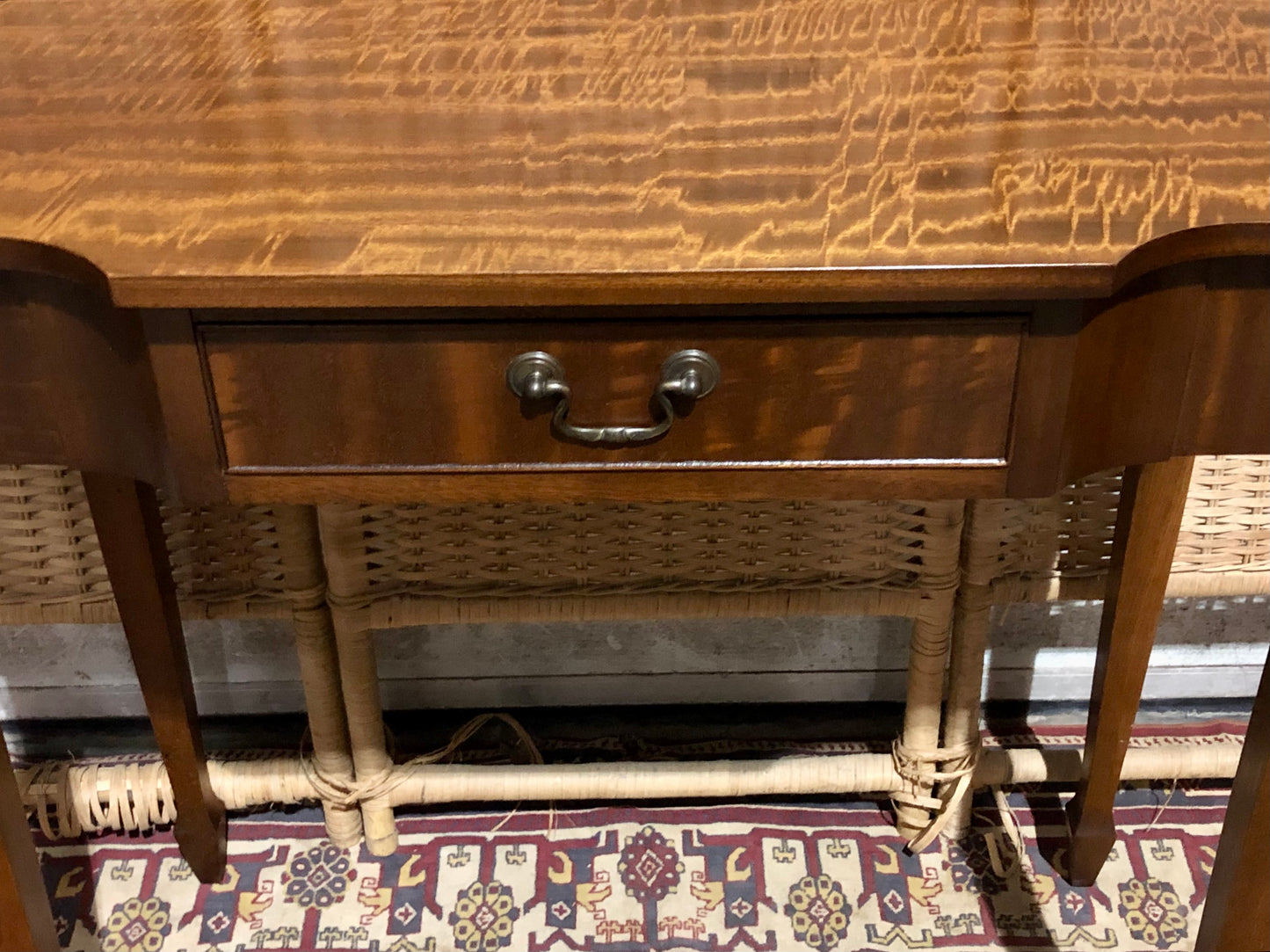 000561....Handsome Vintage Mahogany Side Or Hall Table