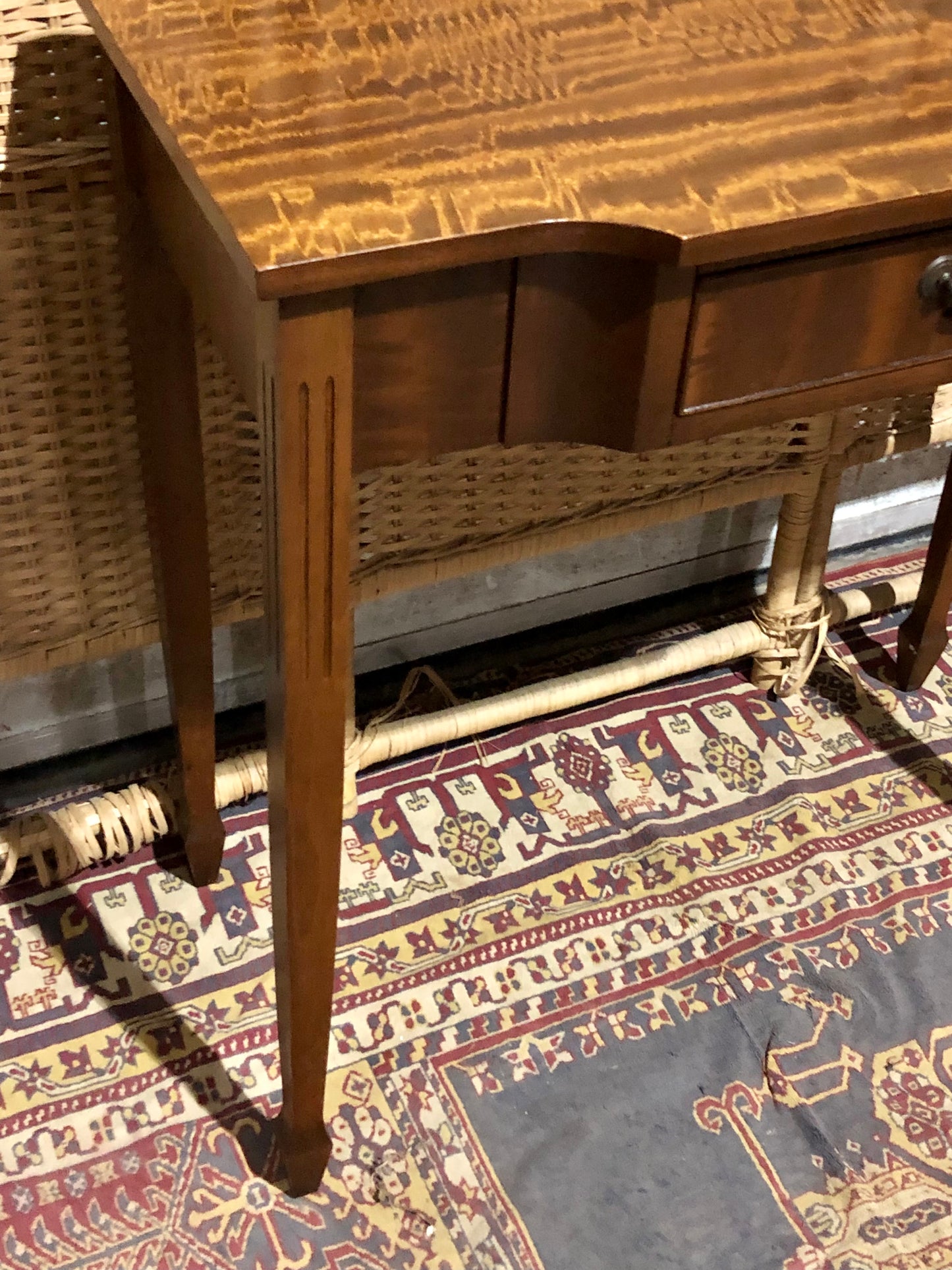 000561....Handsome Vintage Mahogany Side Or Hall Table