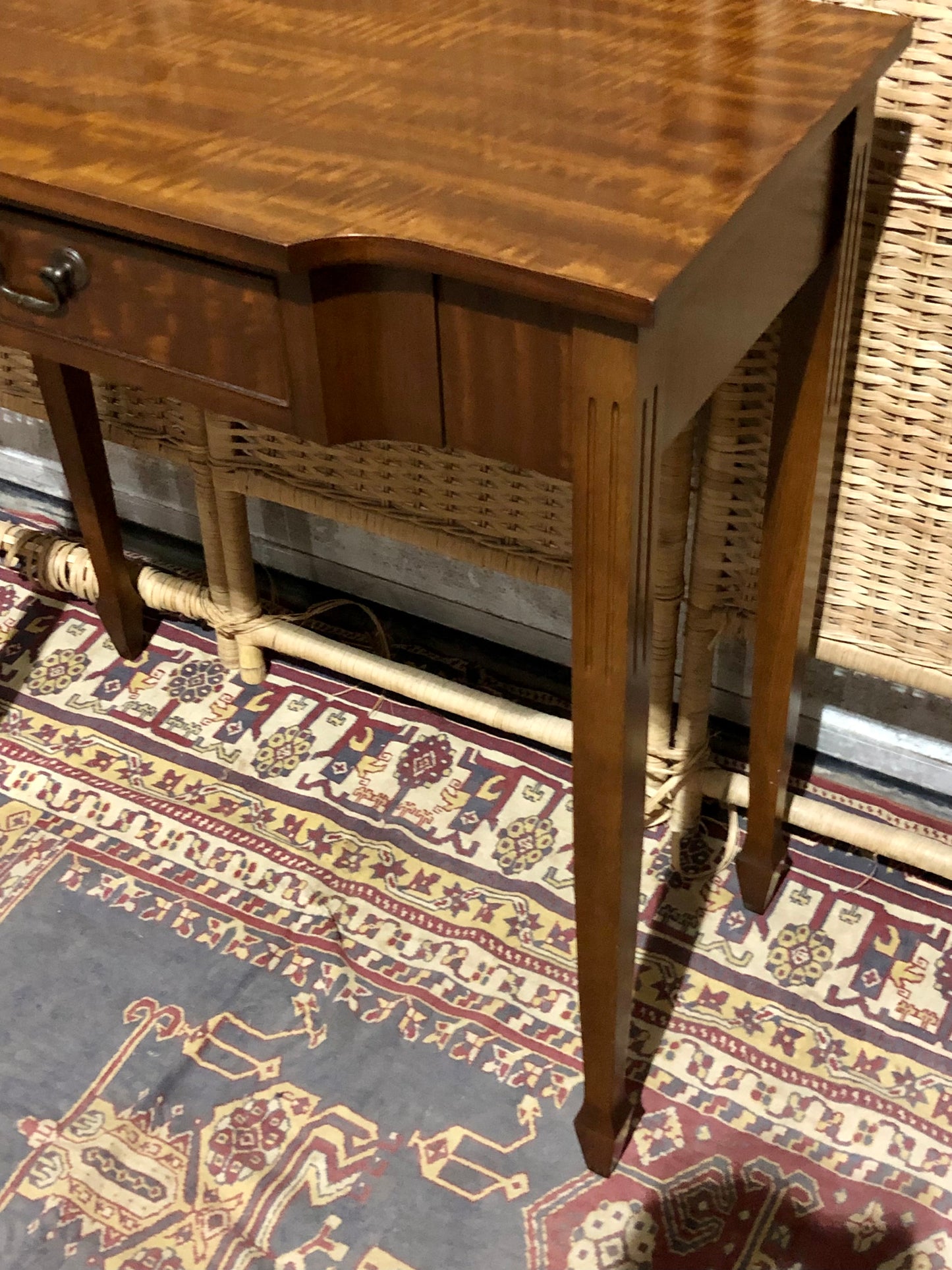 000561....Handsome Vintage Mahogany Side Or Hall Table