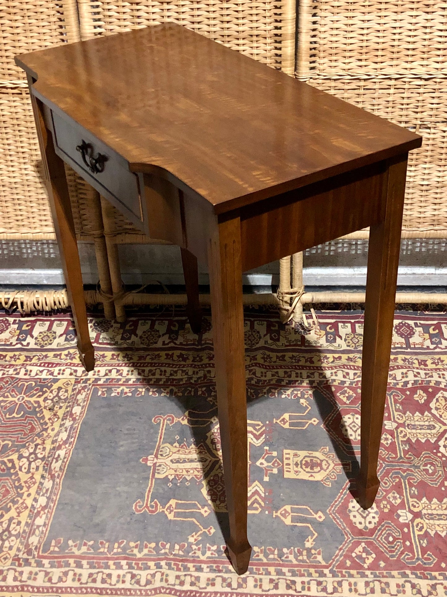 000561....Handsome Vintage Mahogany Side Or Hall Table