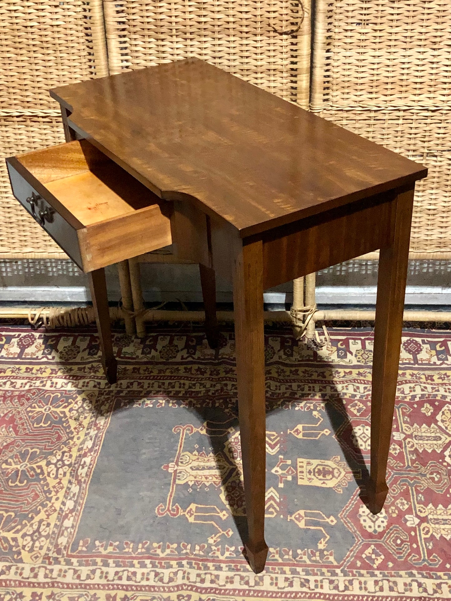 000561....Handsome Vintage Mahogany Side Or Hall Table