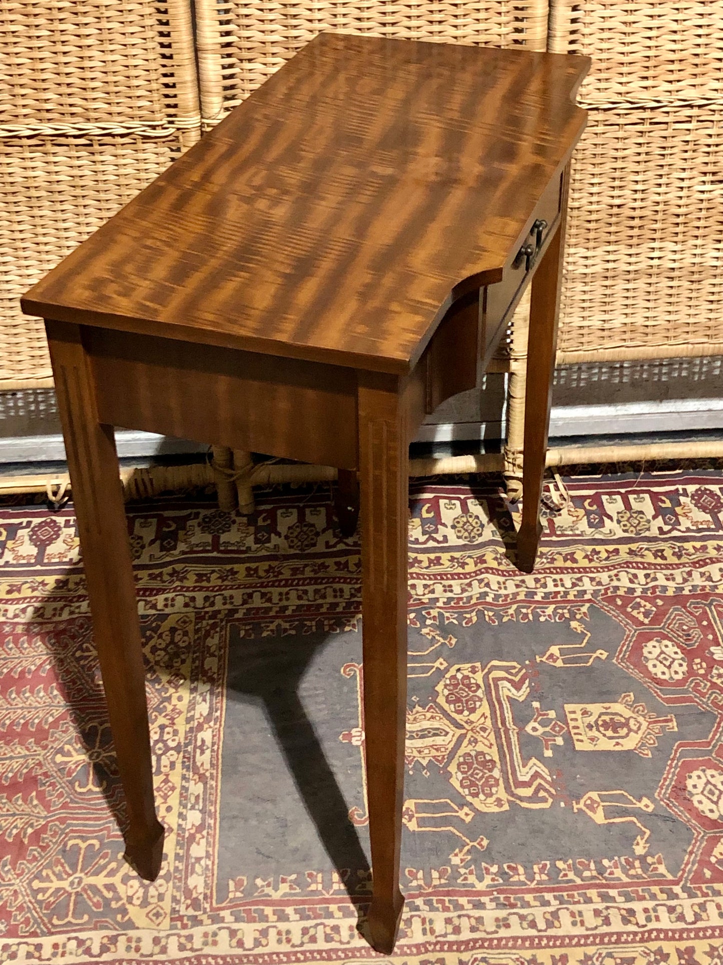 000561....Handsome Vintage Mahogany Side Or Hall Table