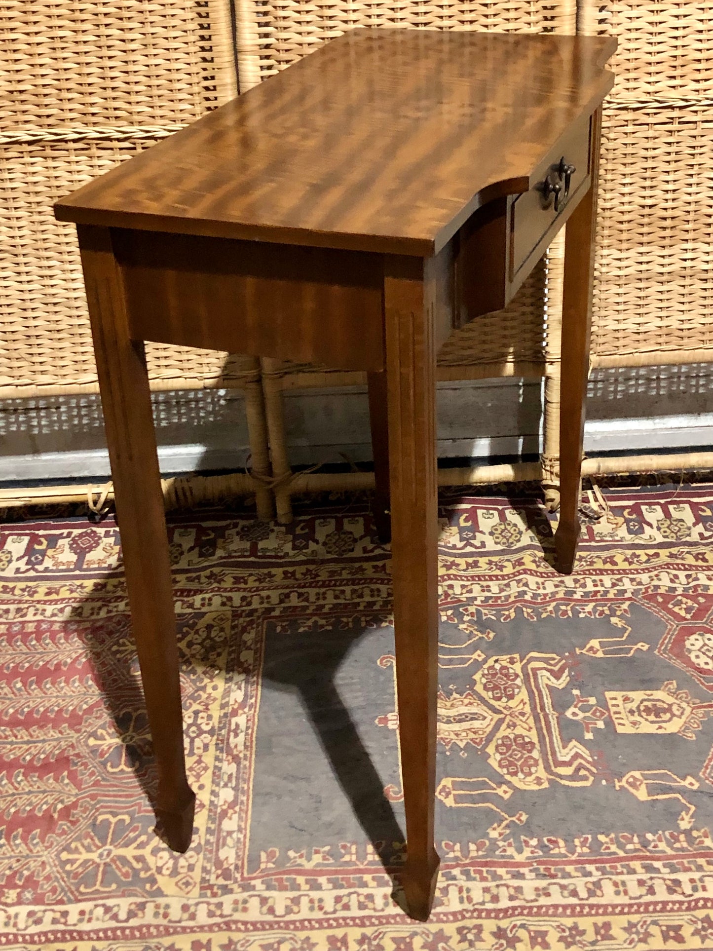 000561....Handsome Vintage Mahogany Side Or Hall Table
