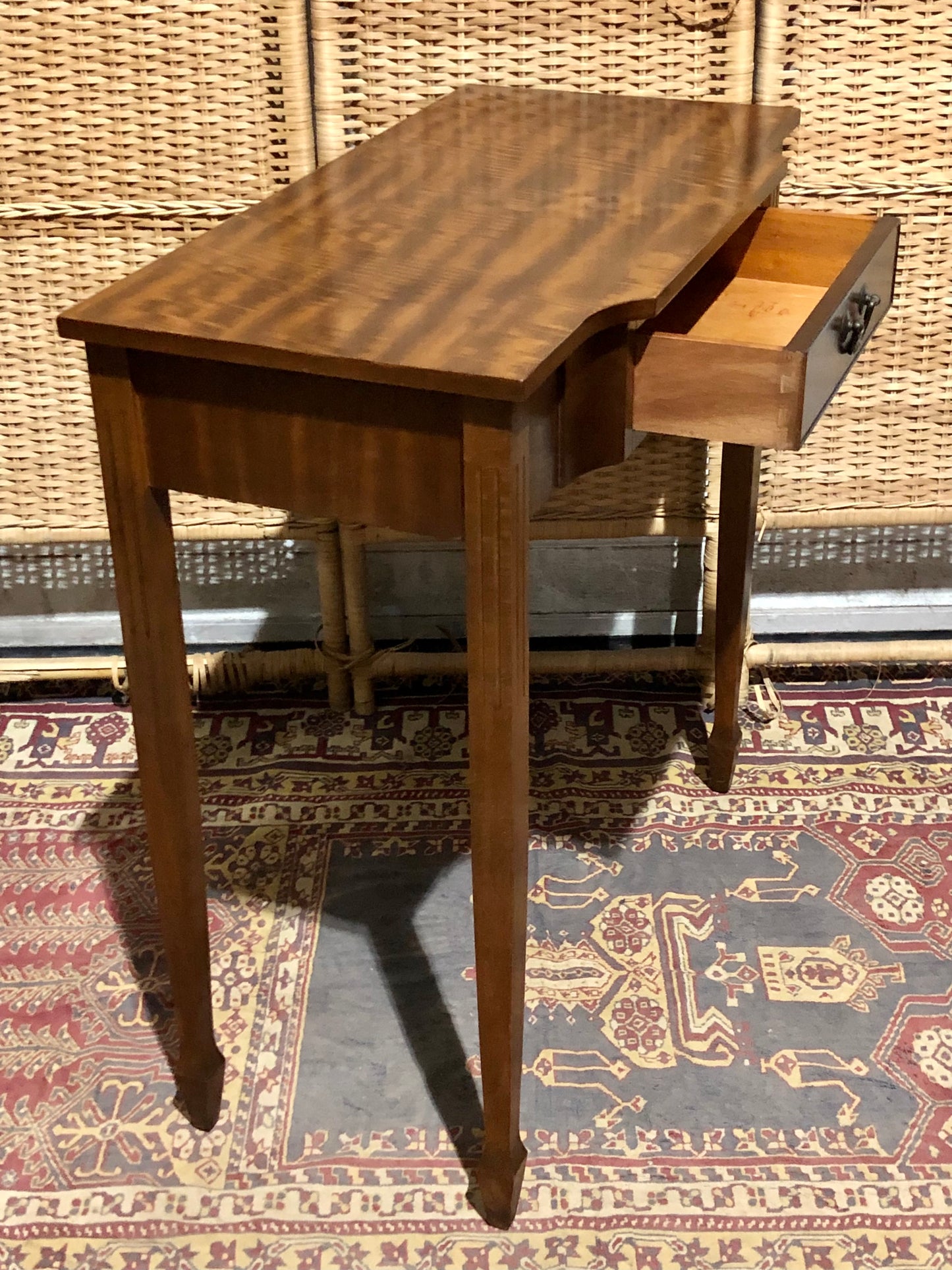 000561....Handsome Vintage Mahogany Side Or Hall Table