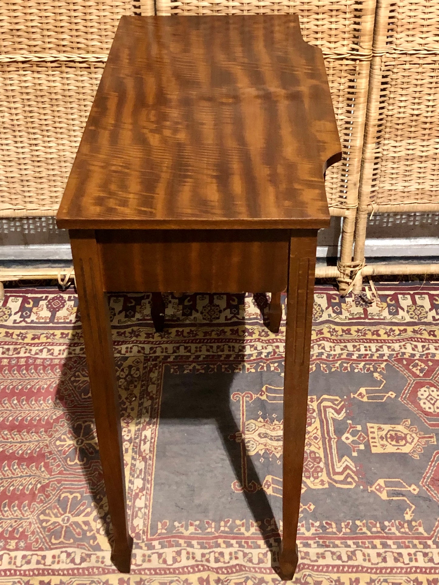 000561....Handsome Vintage Mahogany Side Or Hall Table