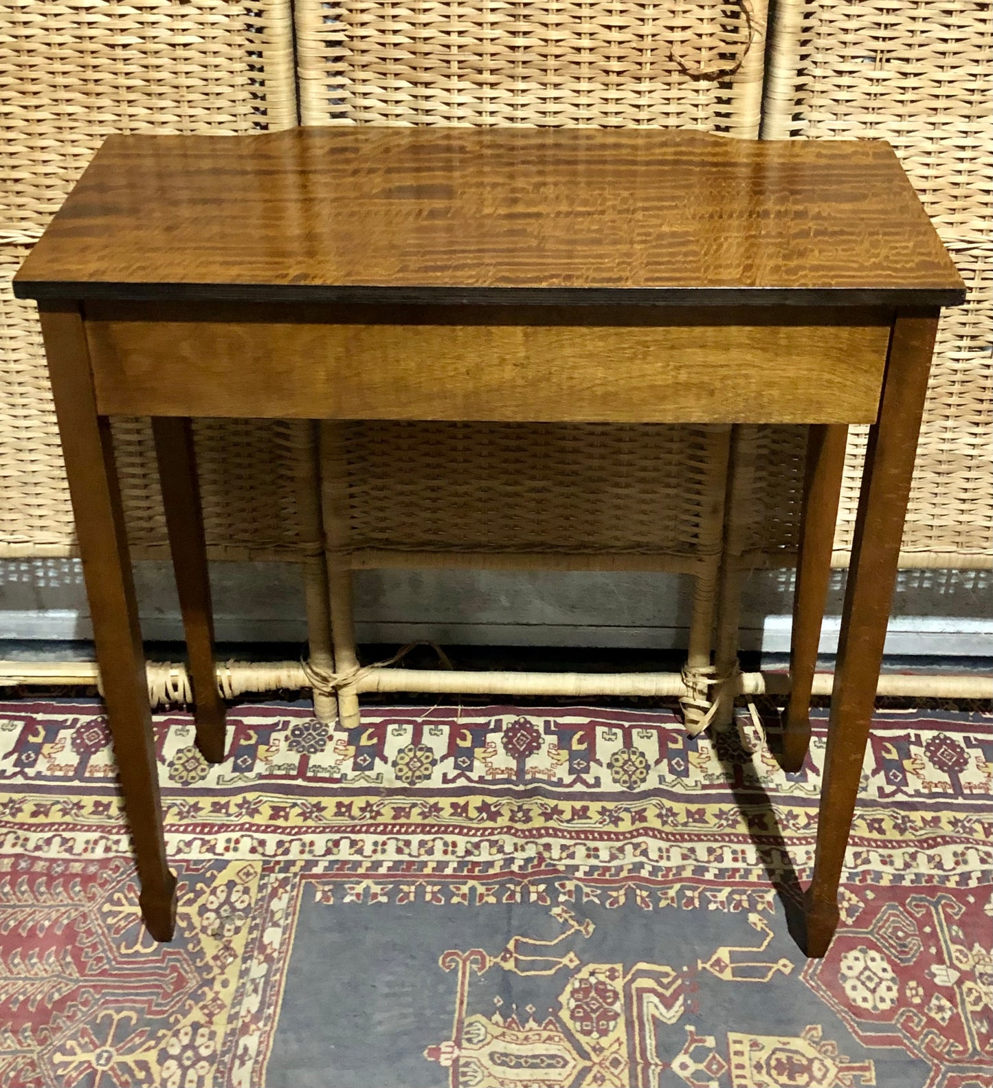 000561....Handsome Vintage Mahogany Side Or Hall Table
