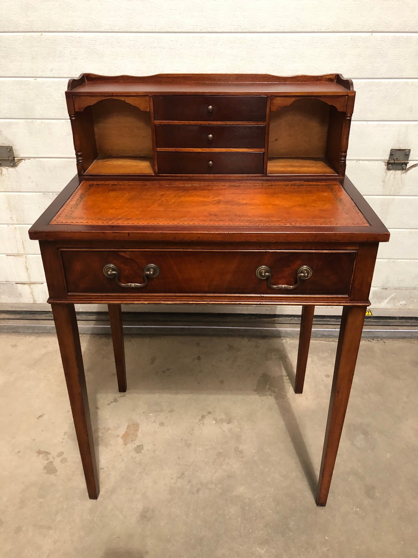 000723....Handsome Vintage Mahogany Desk