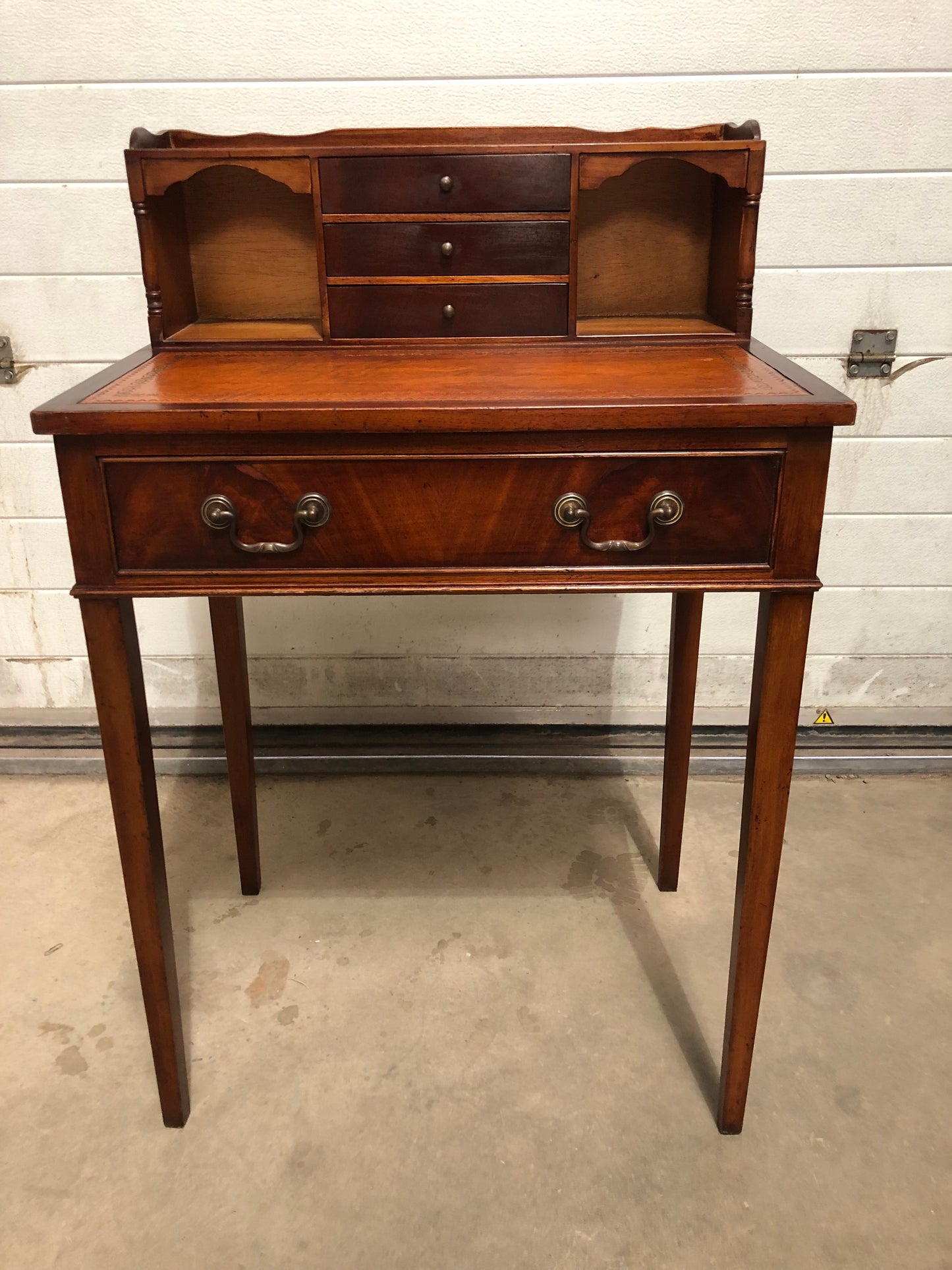 000723....Handsome Vintage Mahogany Desk