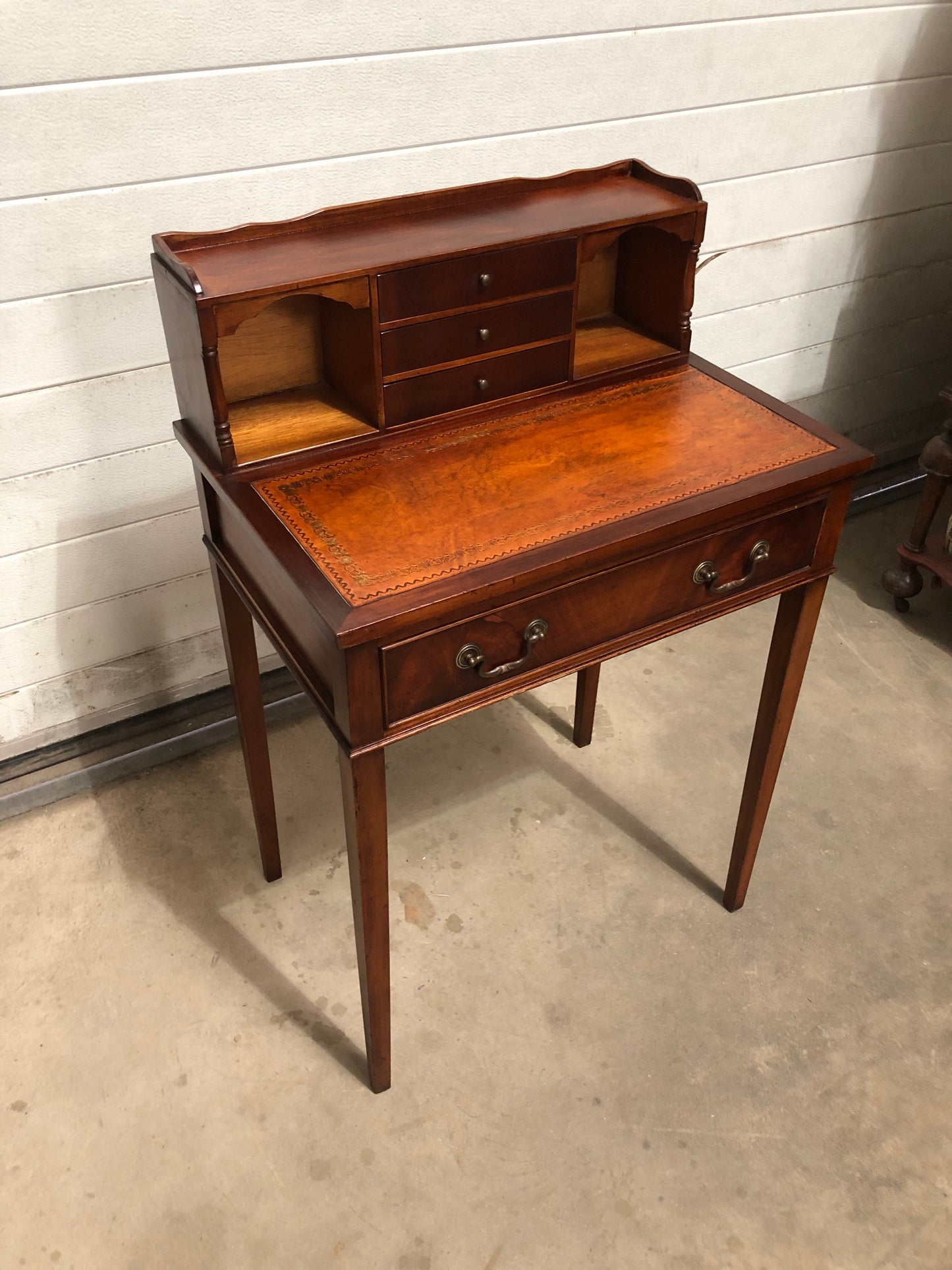 000723....Handsome Vintage Mahogany Desk