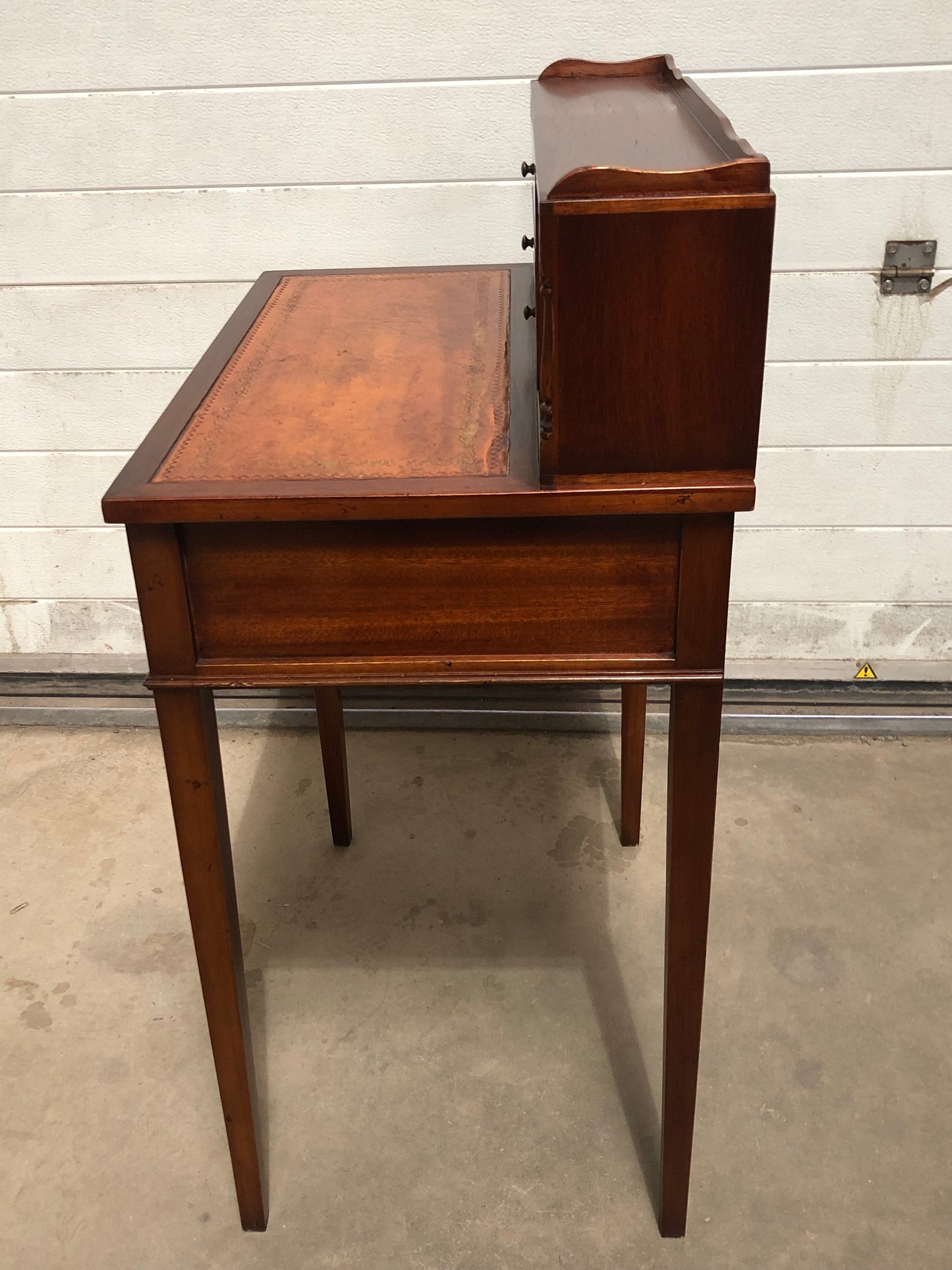 000723....Handsome Vintage Mahogany Desk