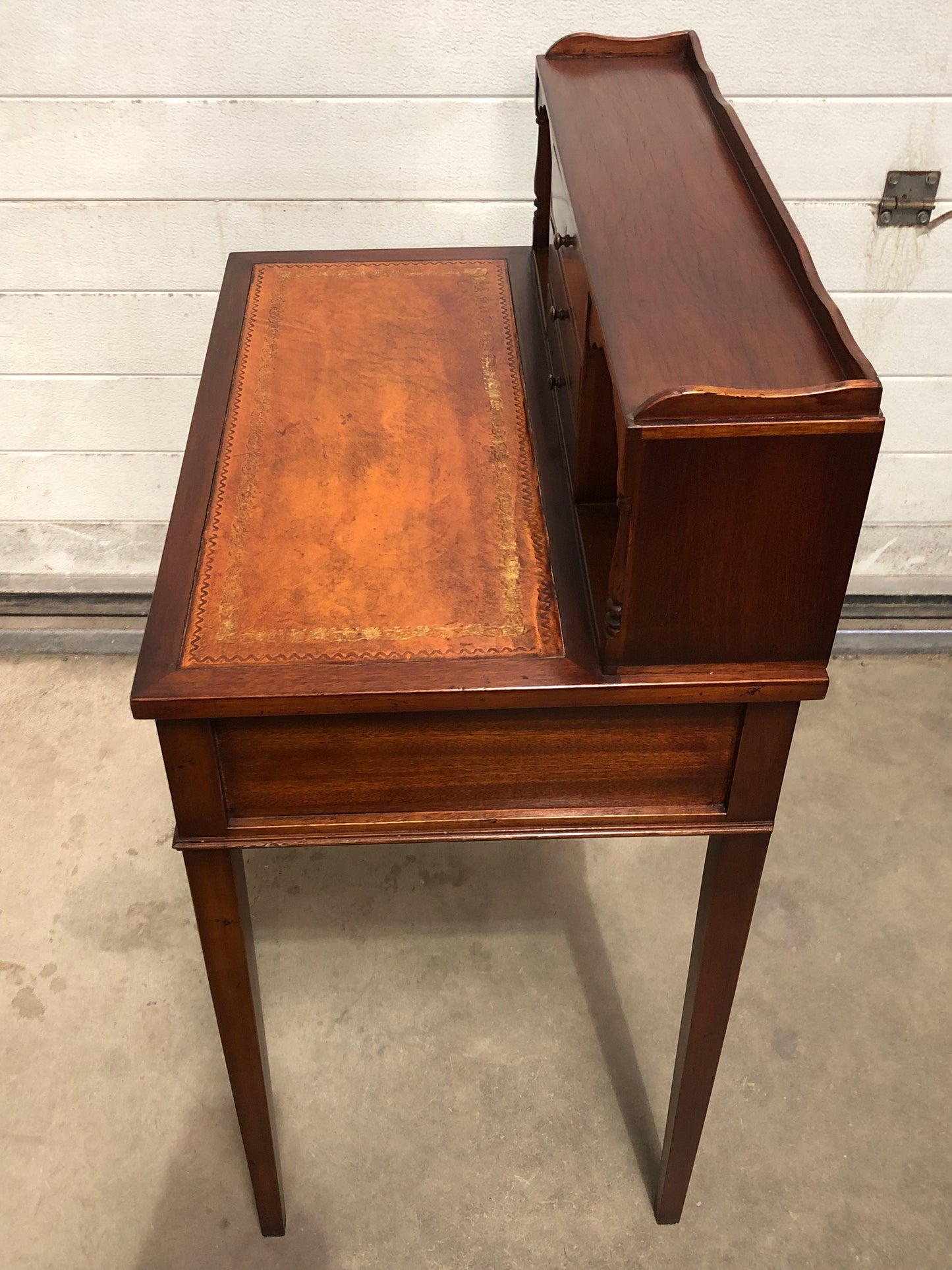 000723....Handsome Vintage Mahogany Desk