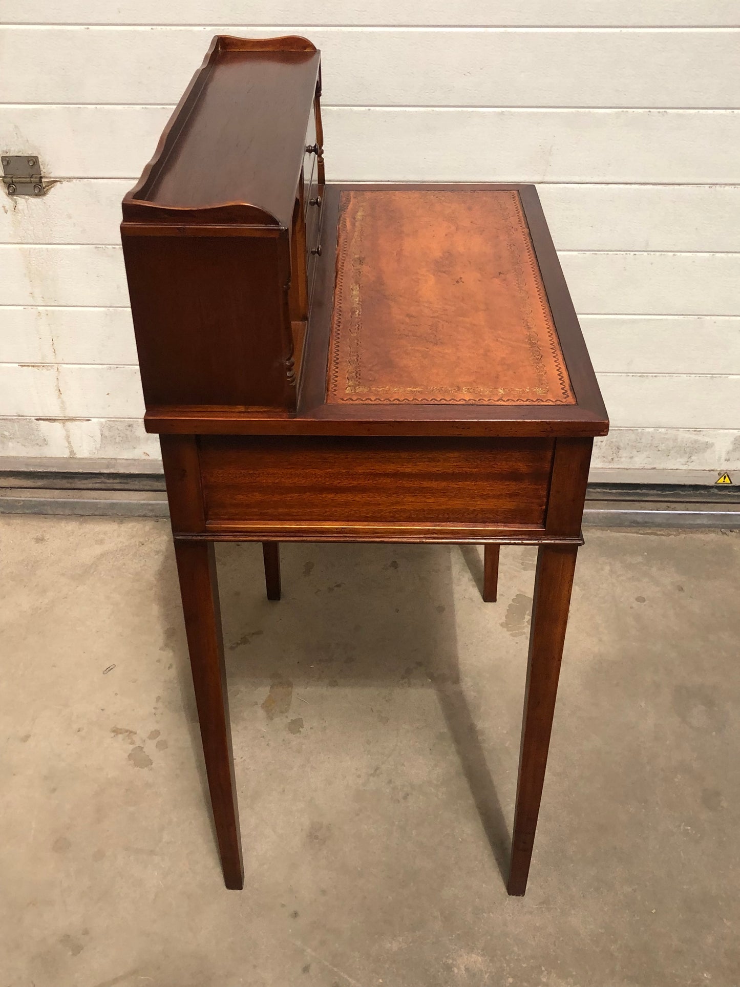 000723....Handsome Vintage Mahogany Desk