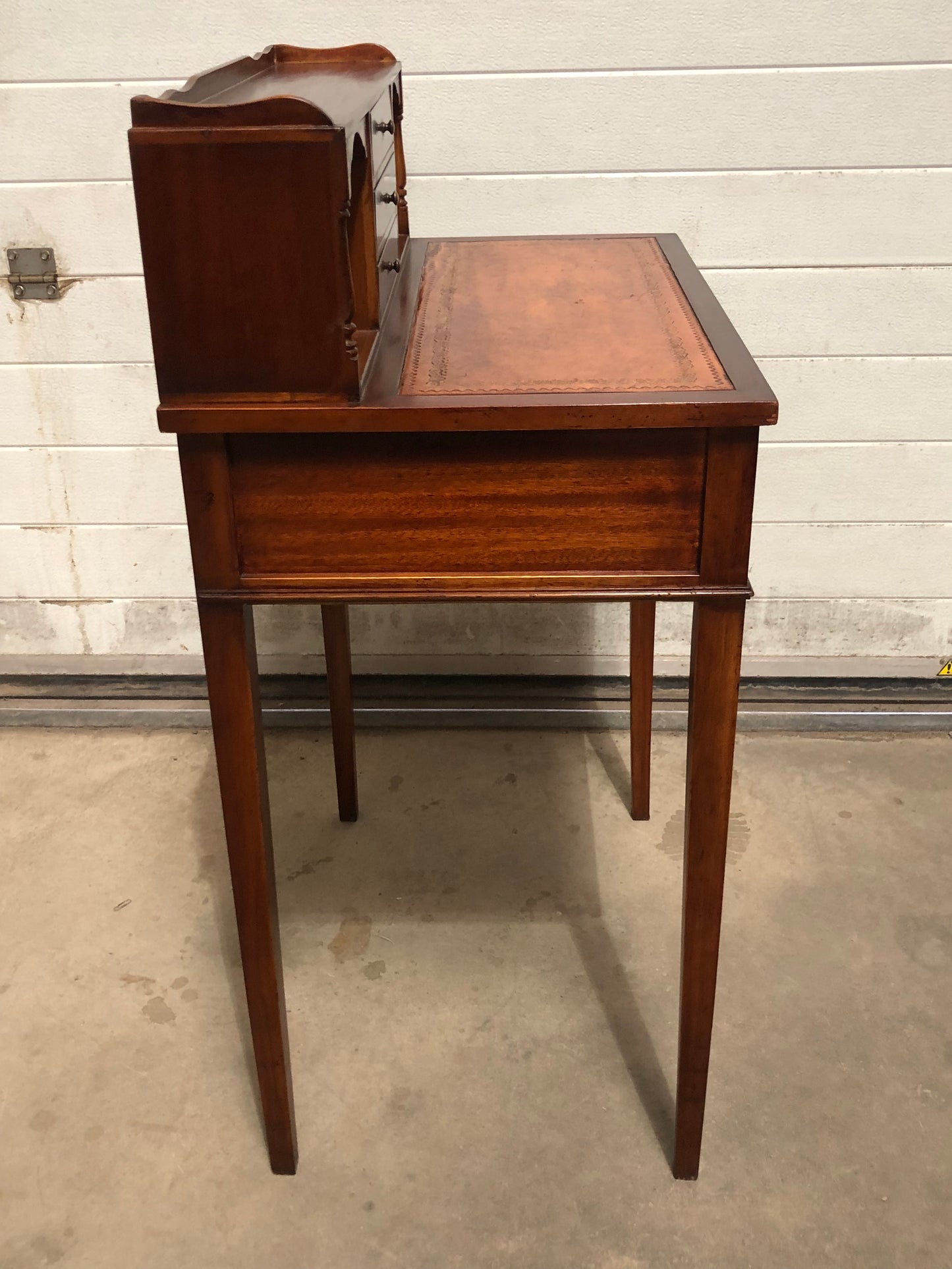 000723....Handsome Vintage Mahogany Desk