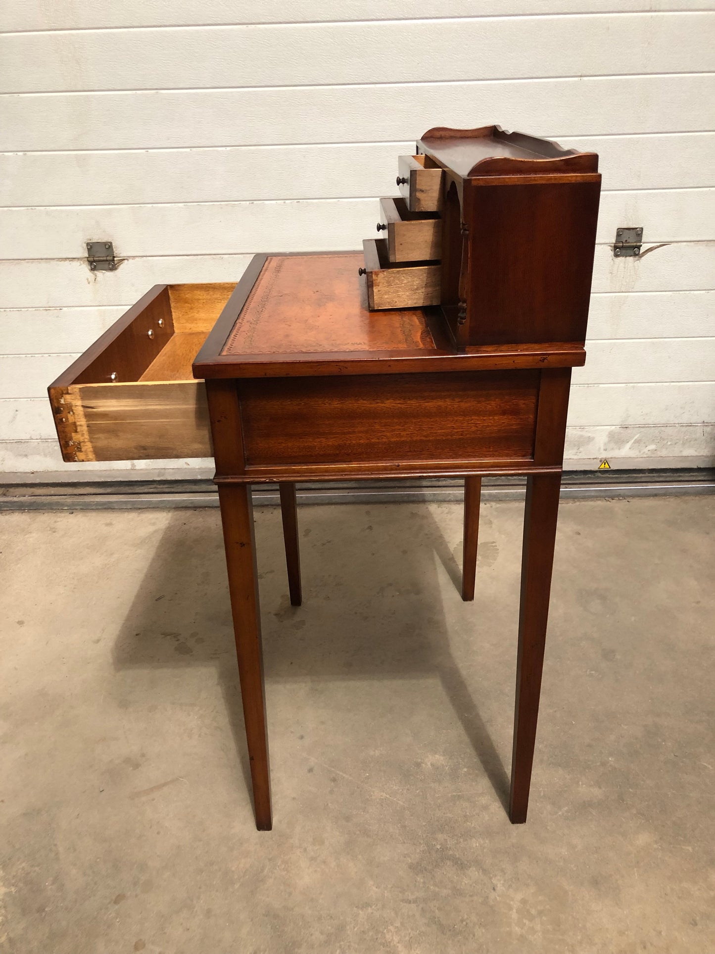 000723....Handsome Vintage Mahogany Desk