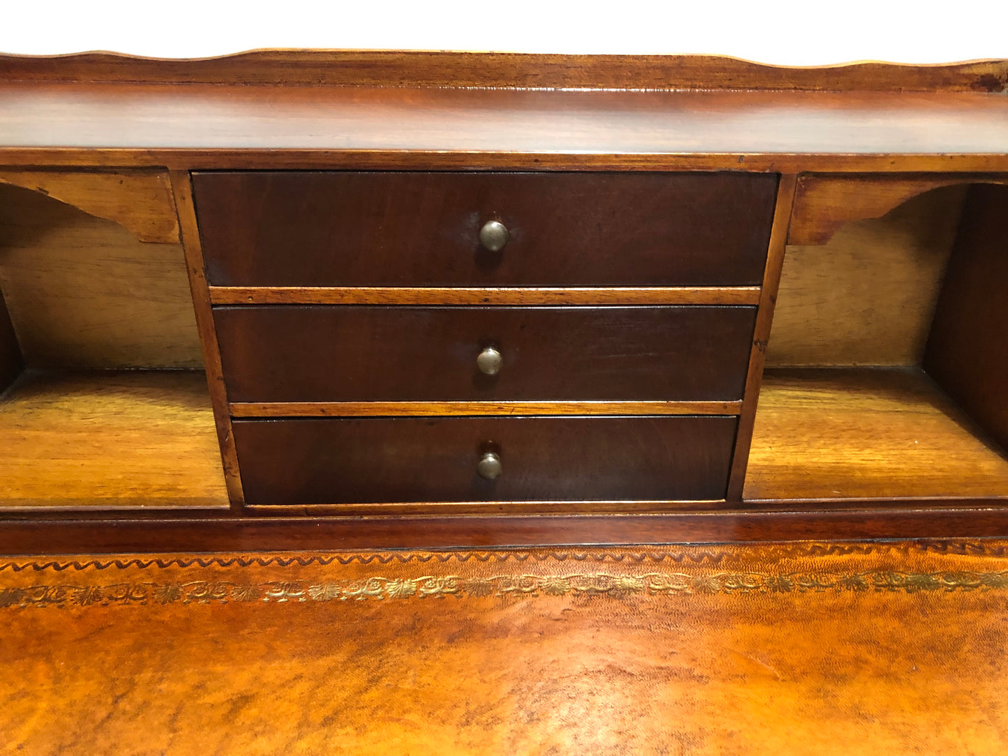 000723....Handsome Vintage Mahogany Desk