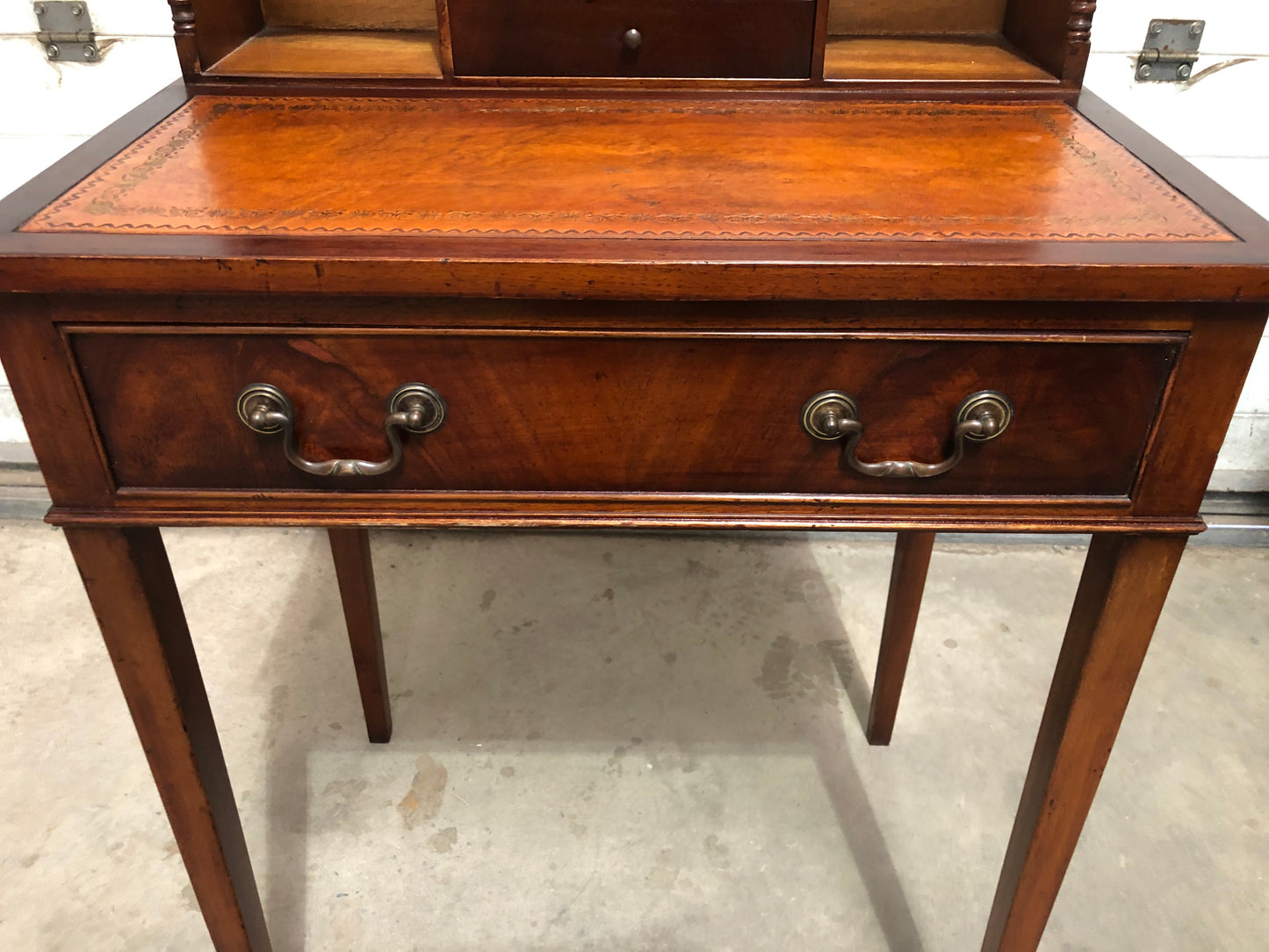 000723....Handsome Vintage Mahogany Desk