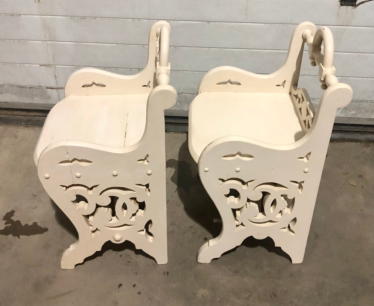 000720.... Two Antique Painted Hall Chairs In The Manner Or Richard Bridgens