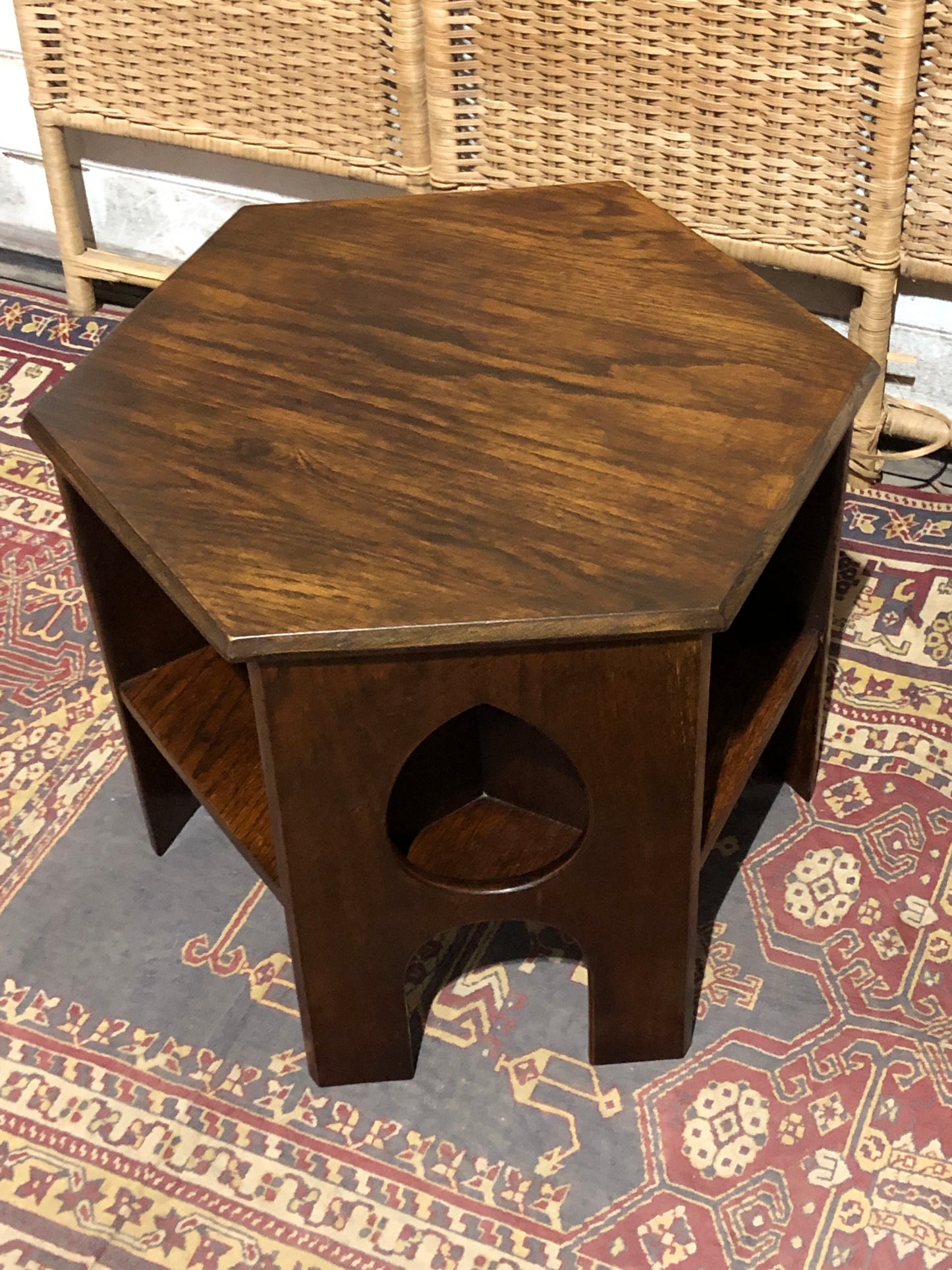 000556....Handsome Arts And Crafts Oak Coffee Table