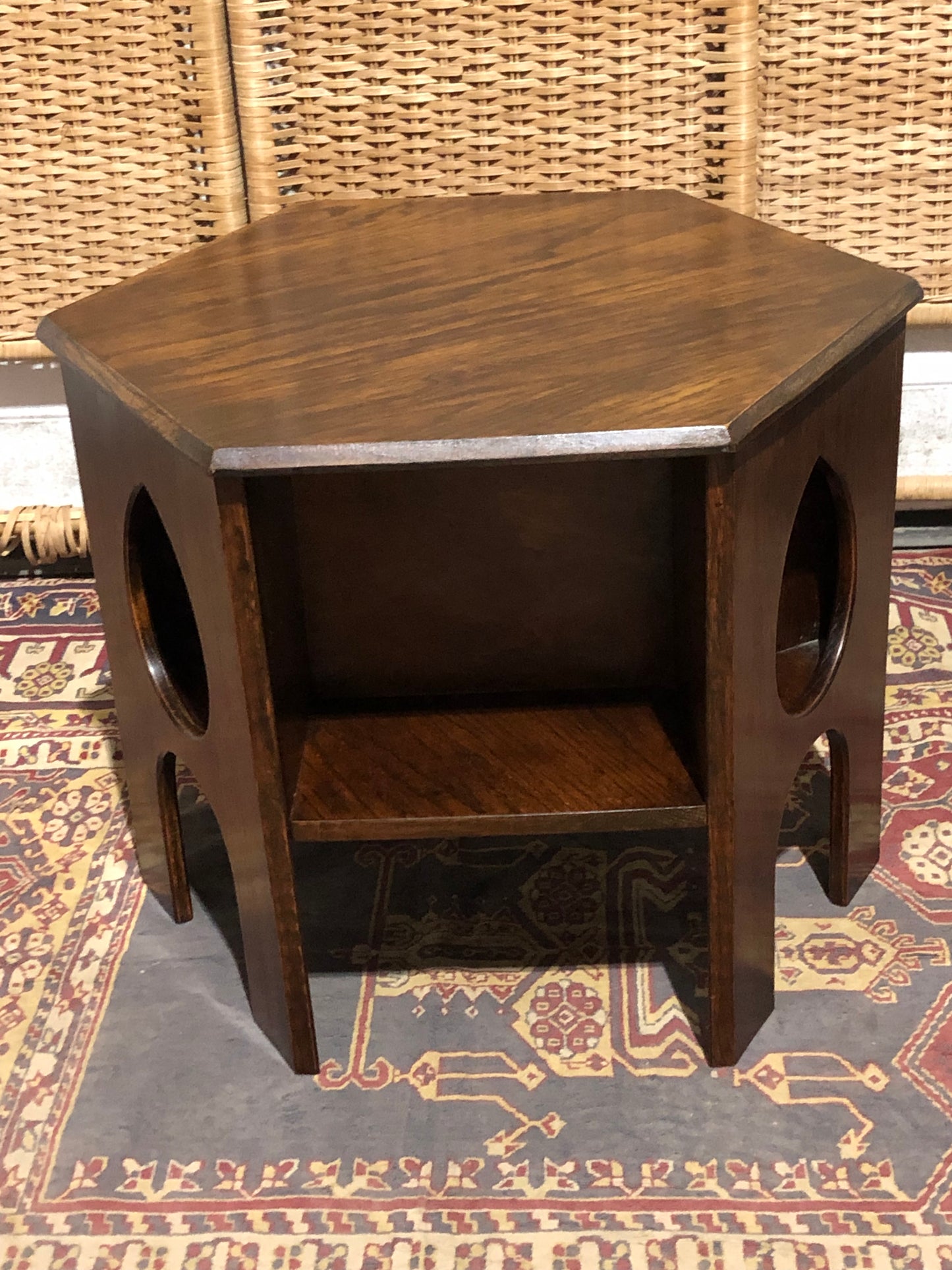 000556....Handsome Arts And Crafts Oak Coffee Table