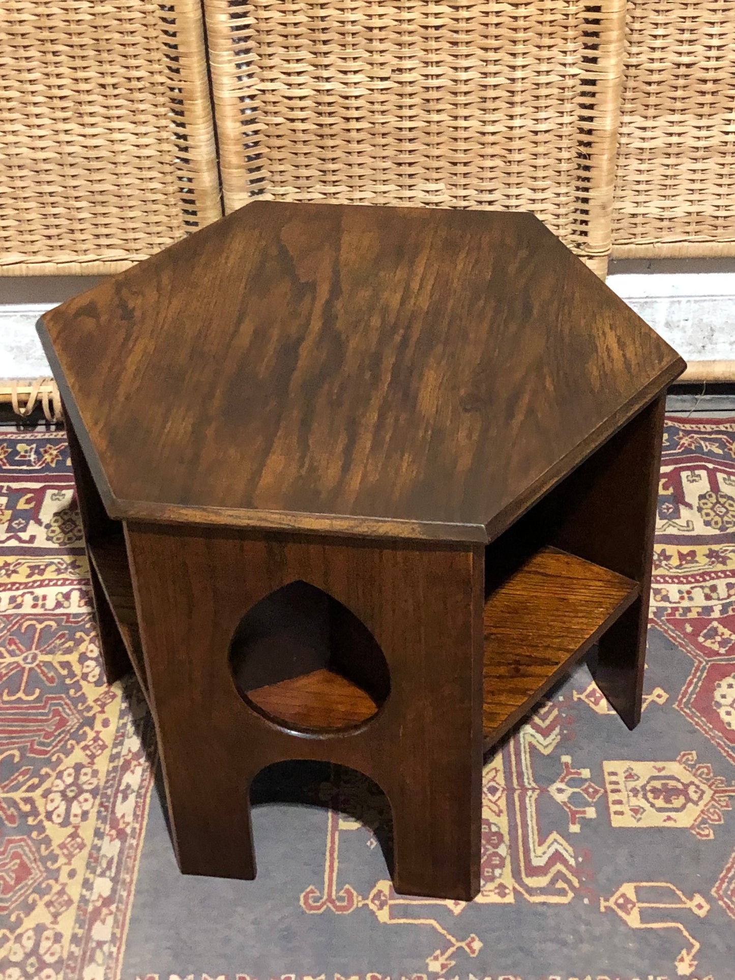 000556....Handsome Arts And Crafts Oak Coffee Table