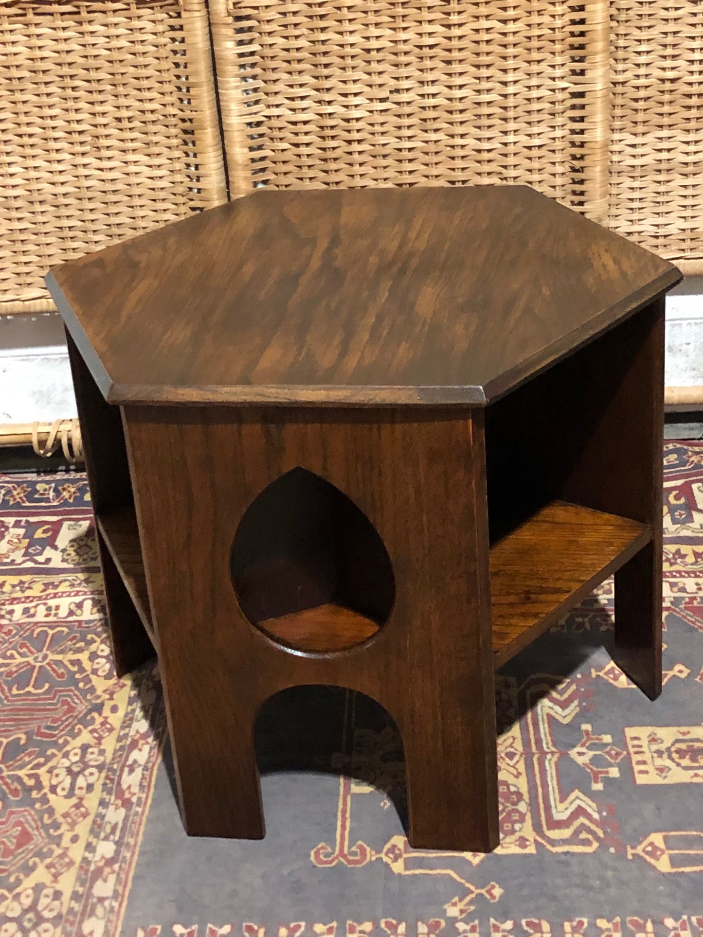 000556....Handsome Arts And Crafts Oak Coffee Table