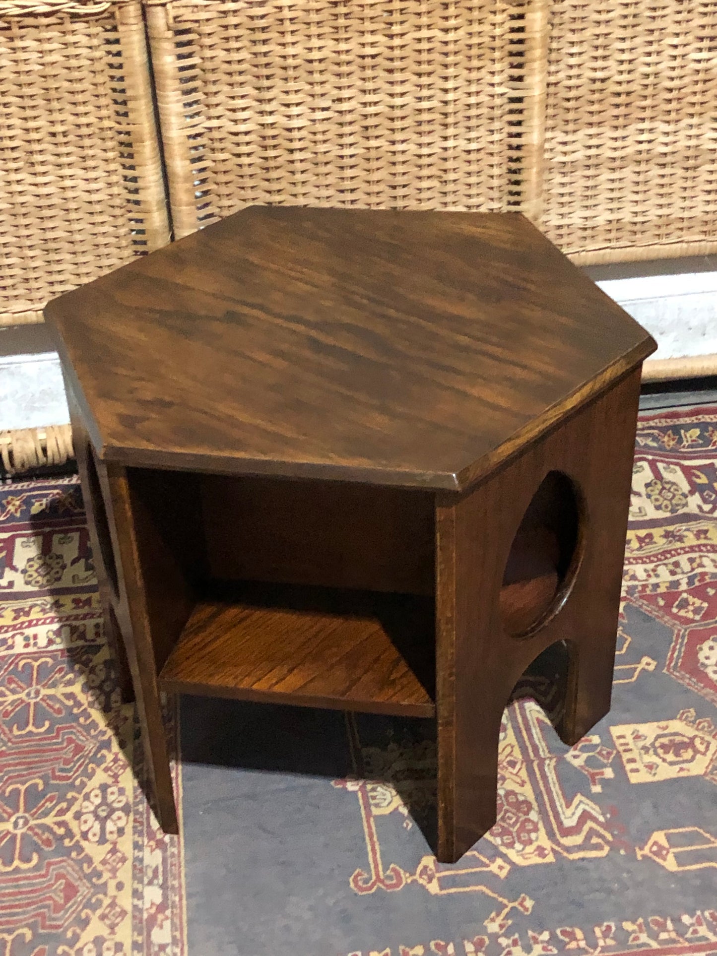 000556....Handsome Arts And Crafts Oak Coffee Table